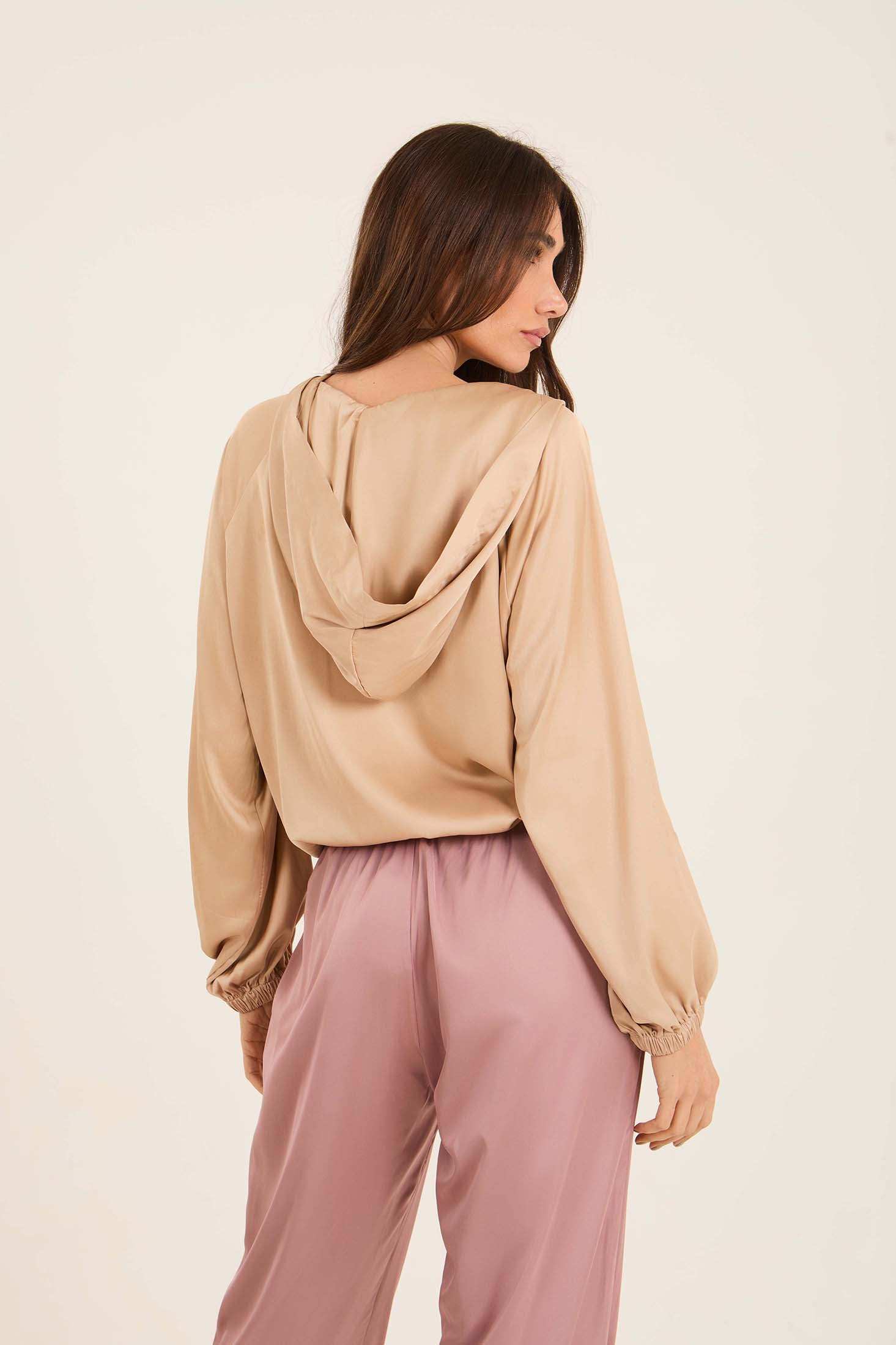 سويت شيرت برقبة V عميقة مع حافة برباط