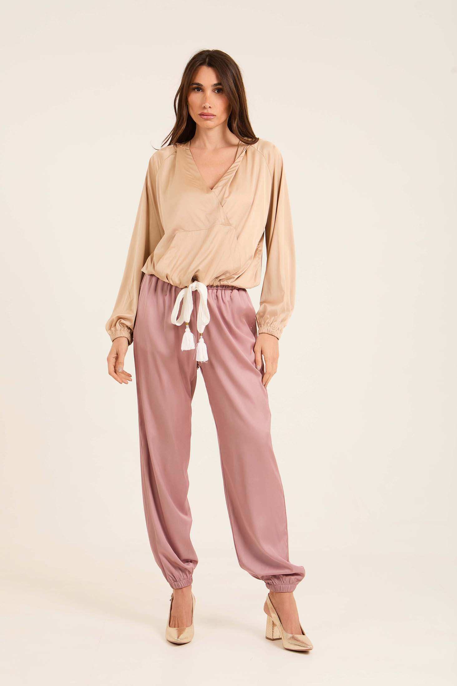 سويت شيرت برقبة V عميقة مع حافة برباط