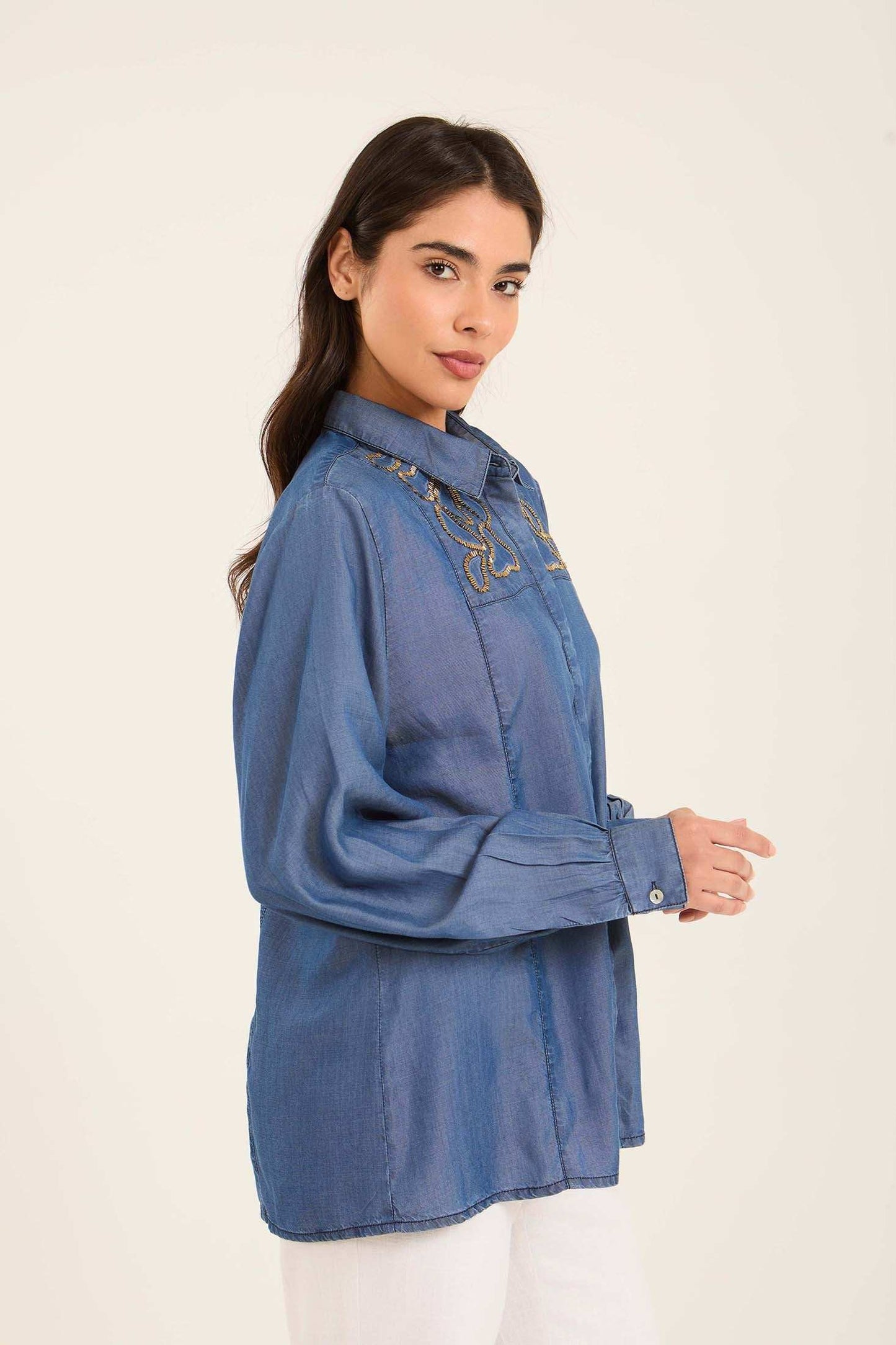 قميص فيسكوز بياقة مطرزة