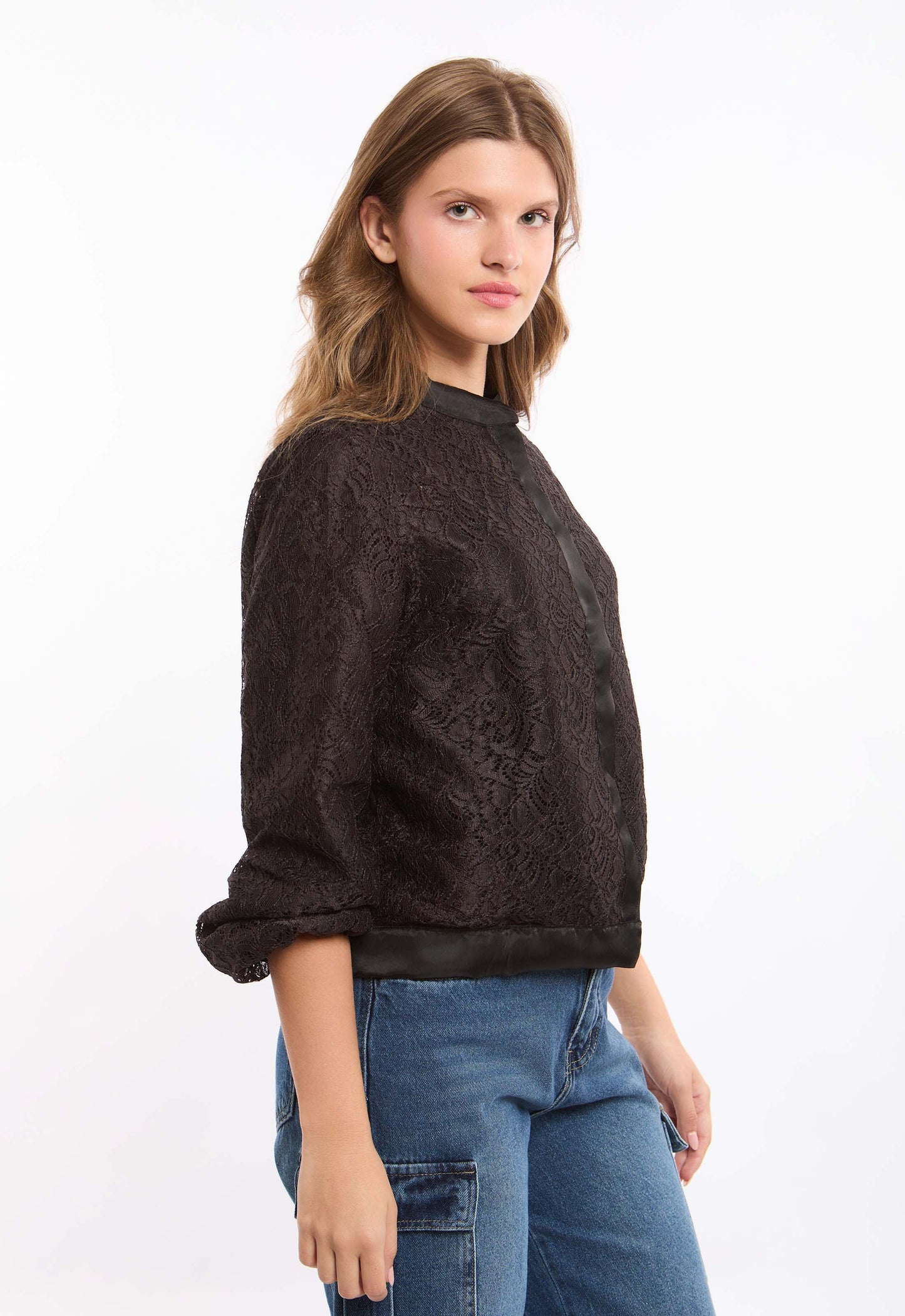 قميص جاكار بنقشة بارزة وأزرار أمامية