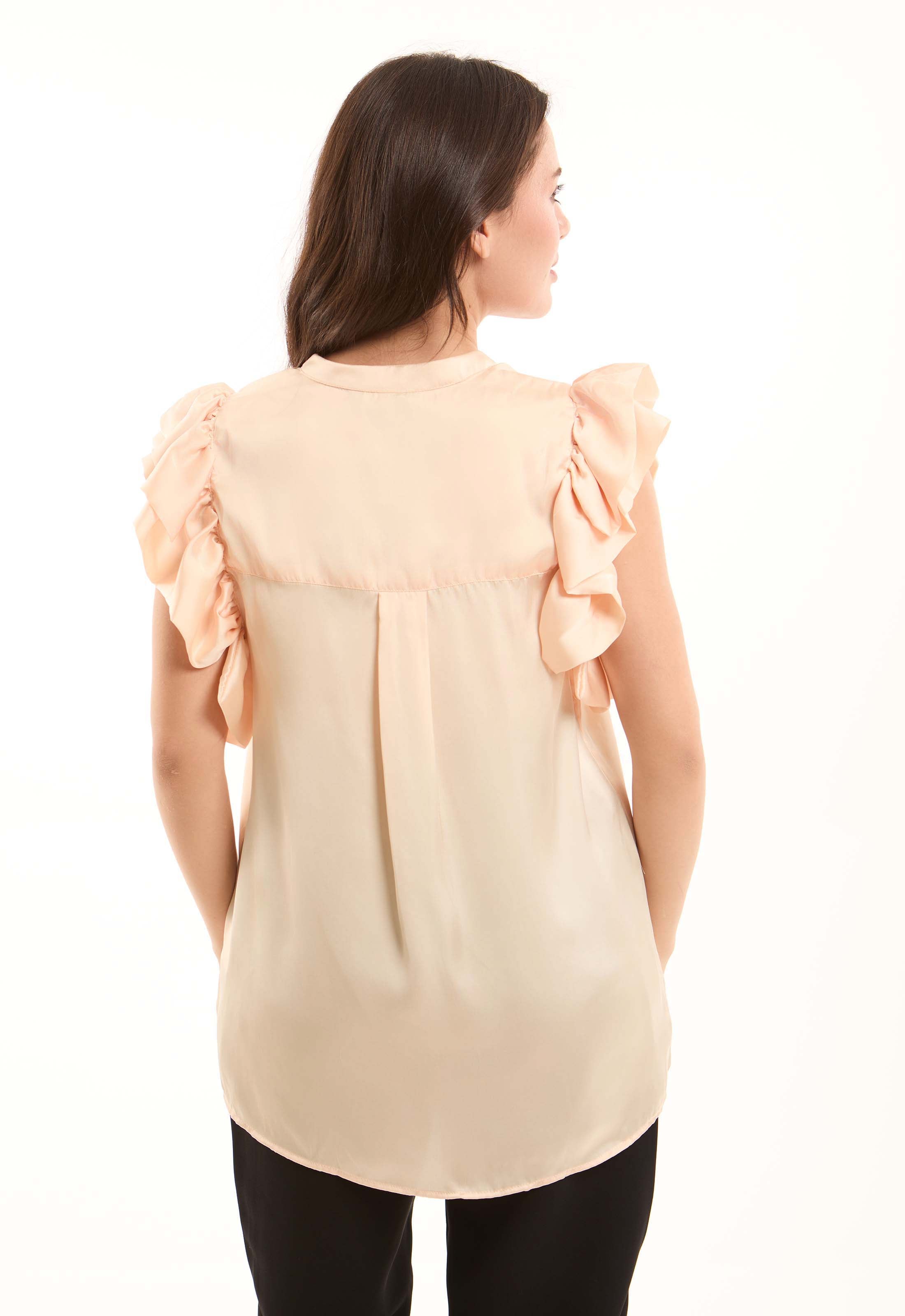 بلوزة أنيقة بكسرات بدون أكمام