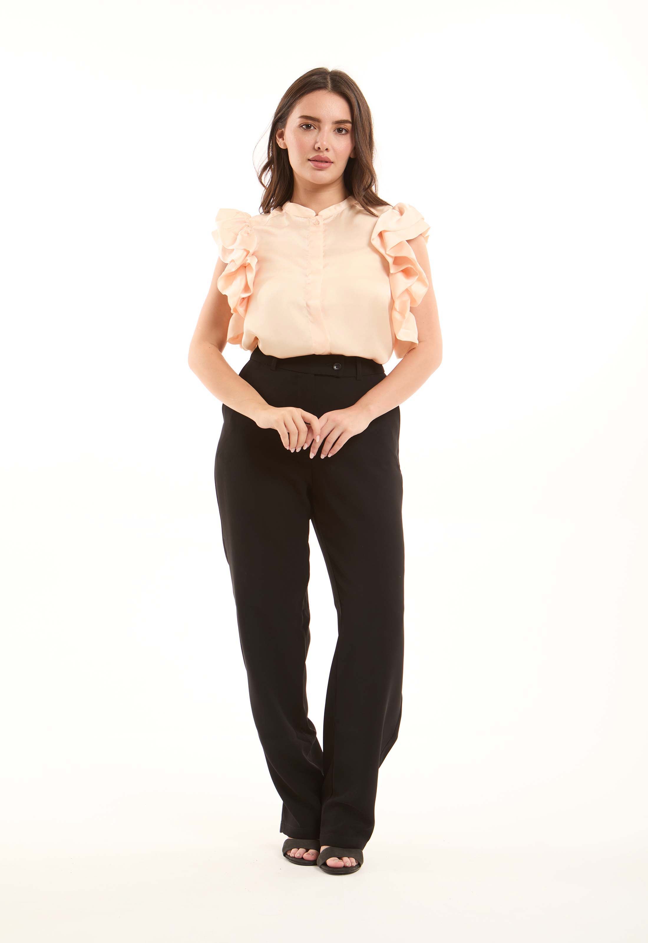 بلوزة أنيقة بكسرات بدون أكمام