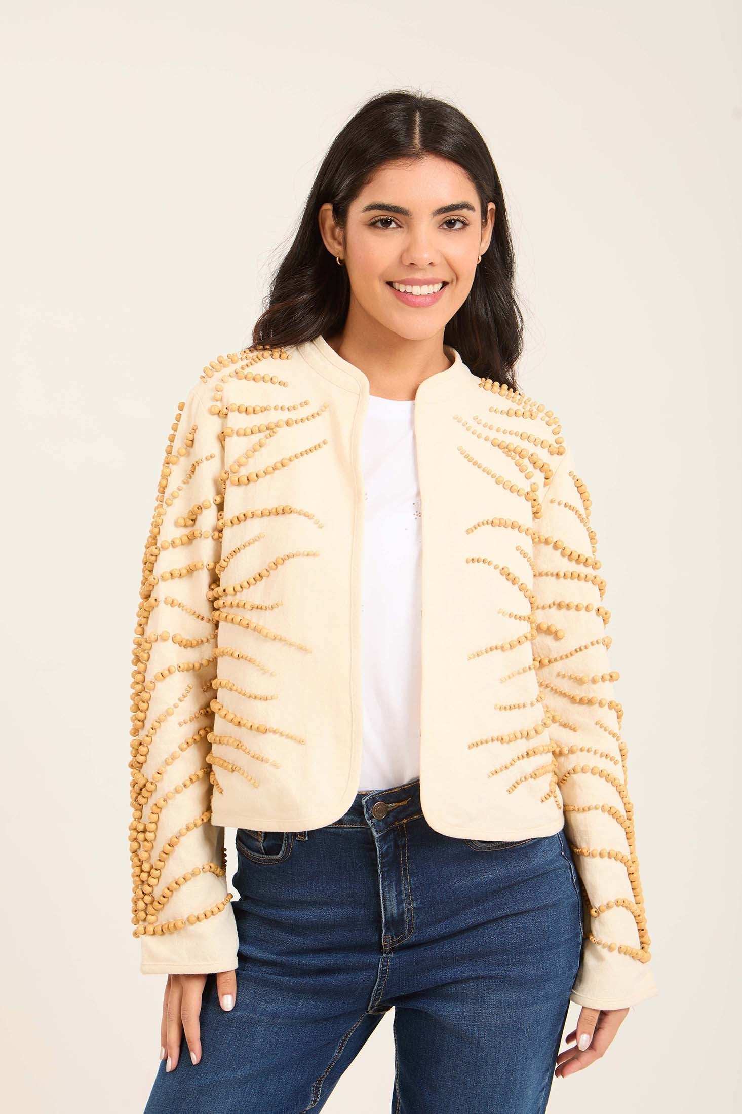 جاكيت مزين بخرز وبتفاصيل بارزة