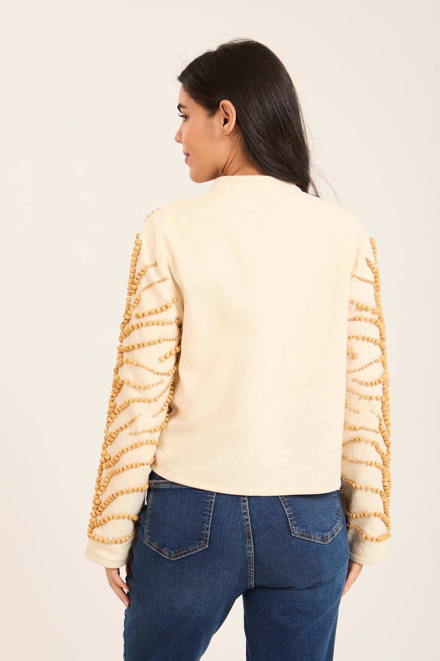 جاكيت مزين بخرز وبتفاصيل بارزة