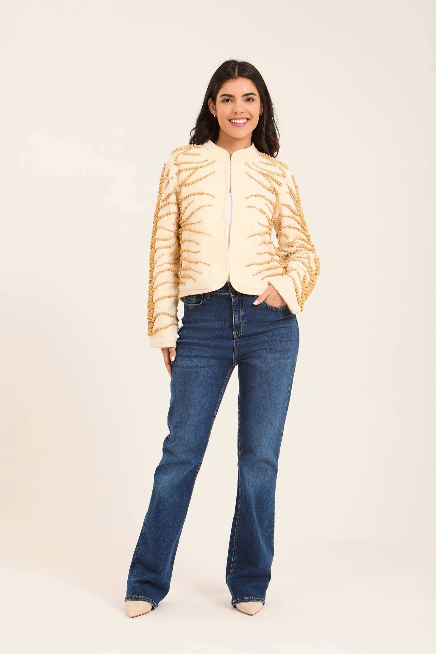 جاكيت مزين بخرز وبتفاصيل بارزة