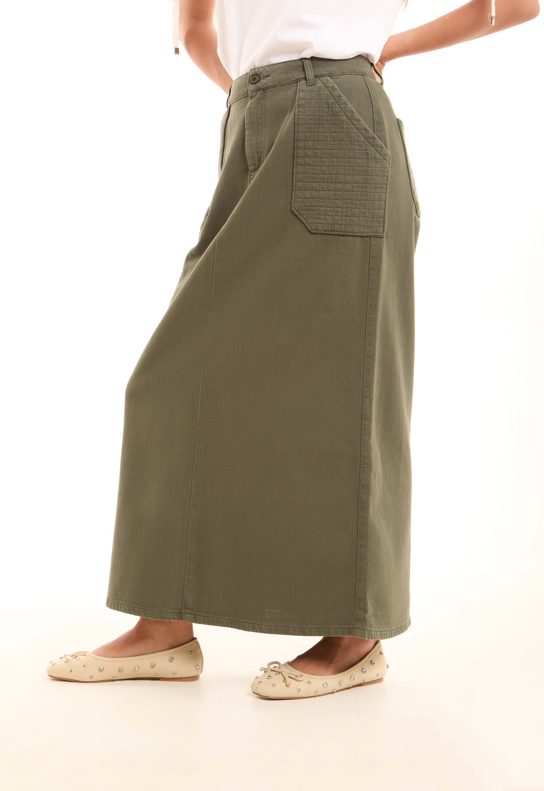 جيبة قطن مزخرفة بجيوب مربعة