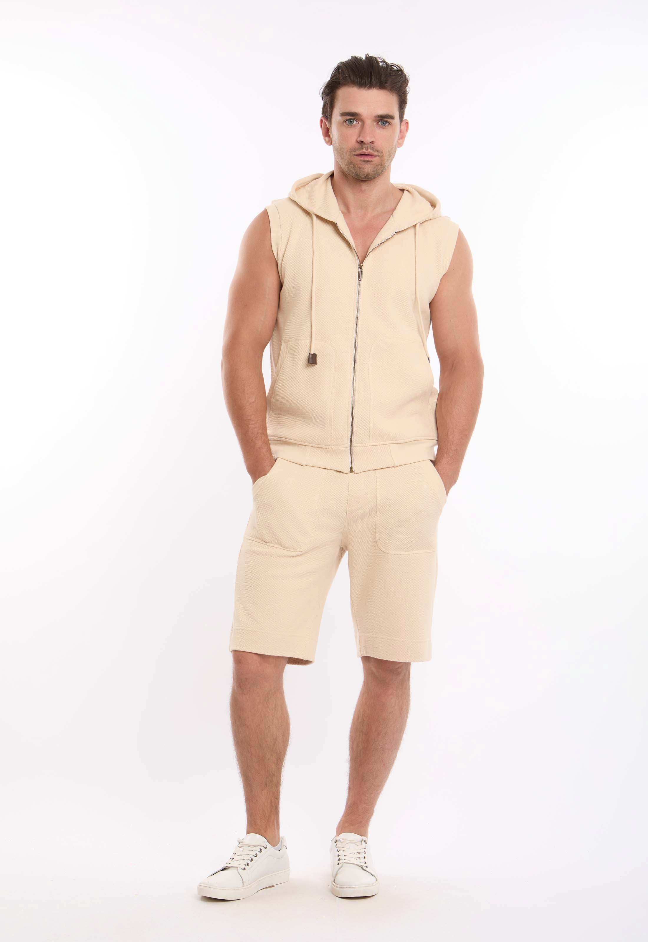 فيست بملمس بارز برقبة هودي برباط