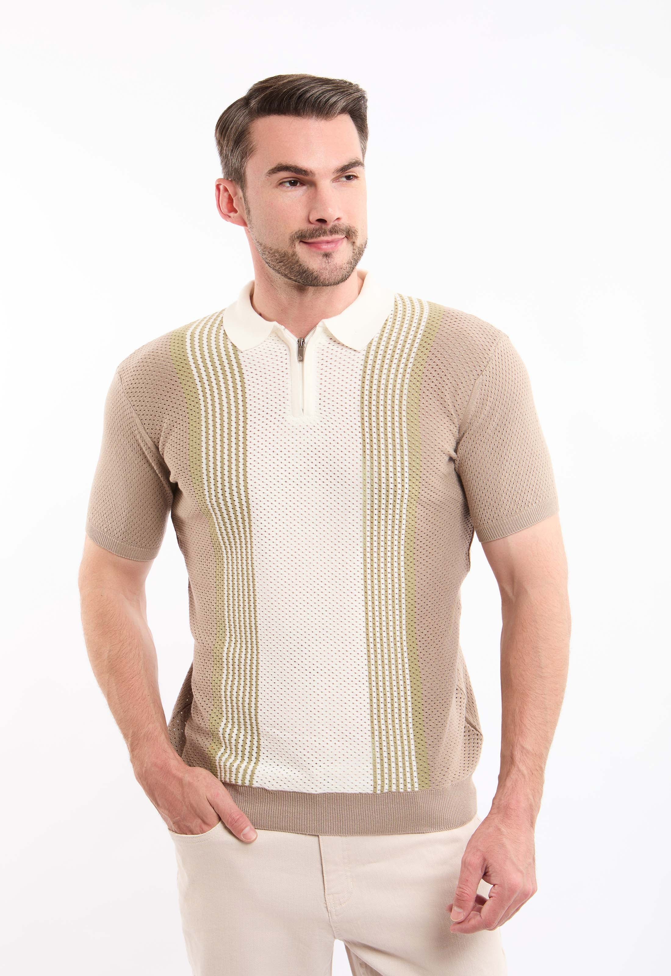 تيشيرت بولو مخرم بسوستة وأكمام قصيرة