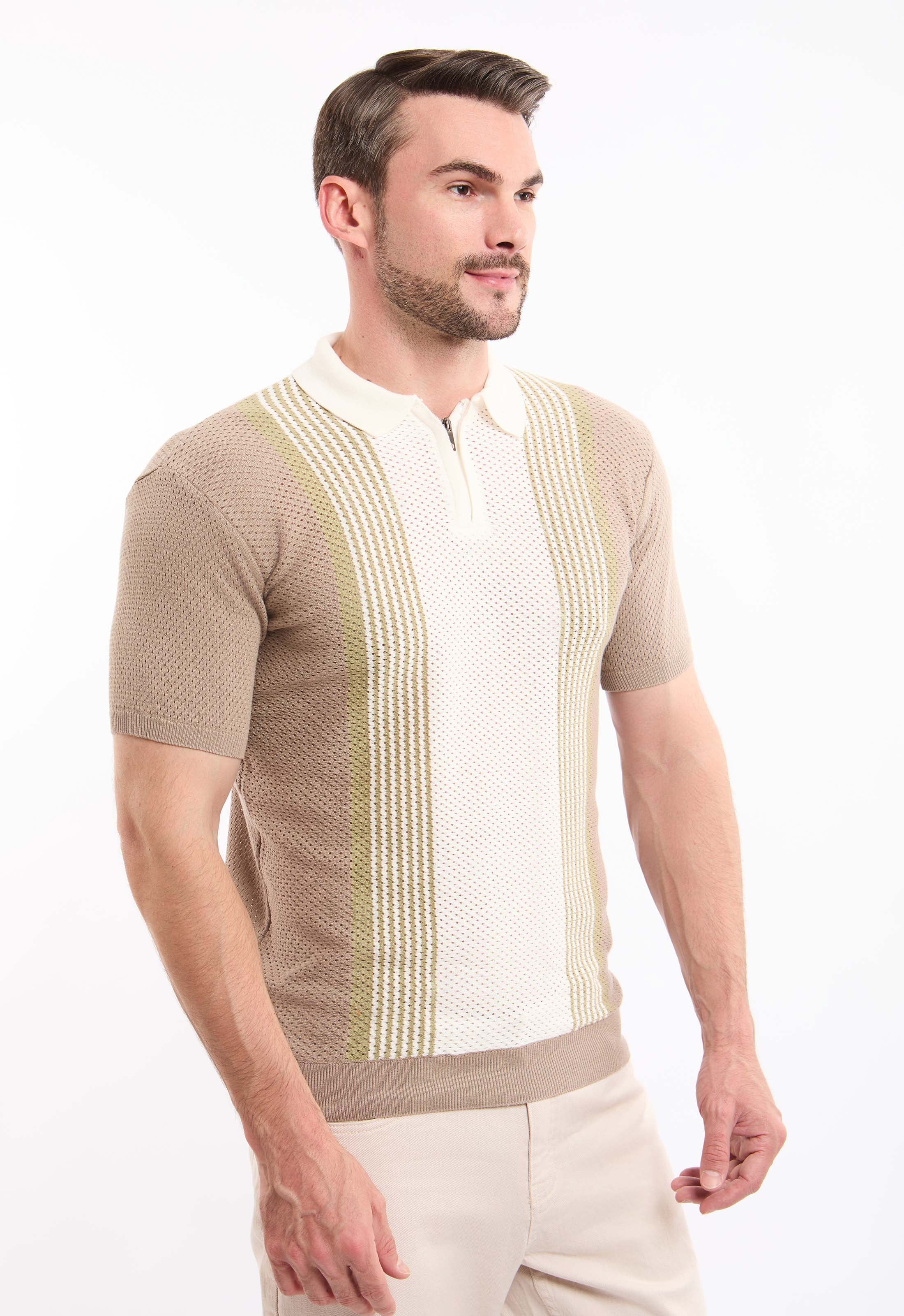 تيشيرت بولو مخرم بسوستة وأكمام قصيرة