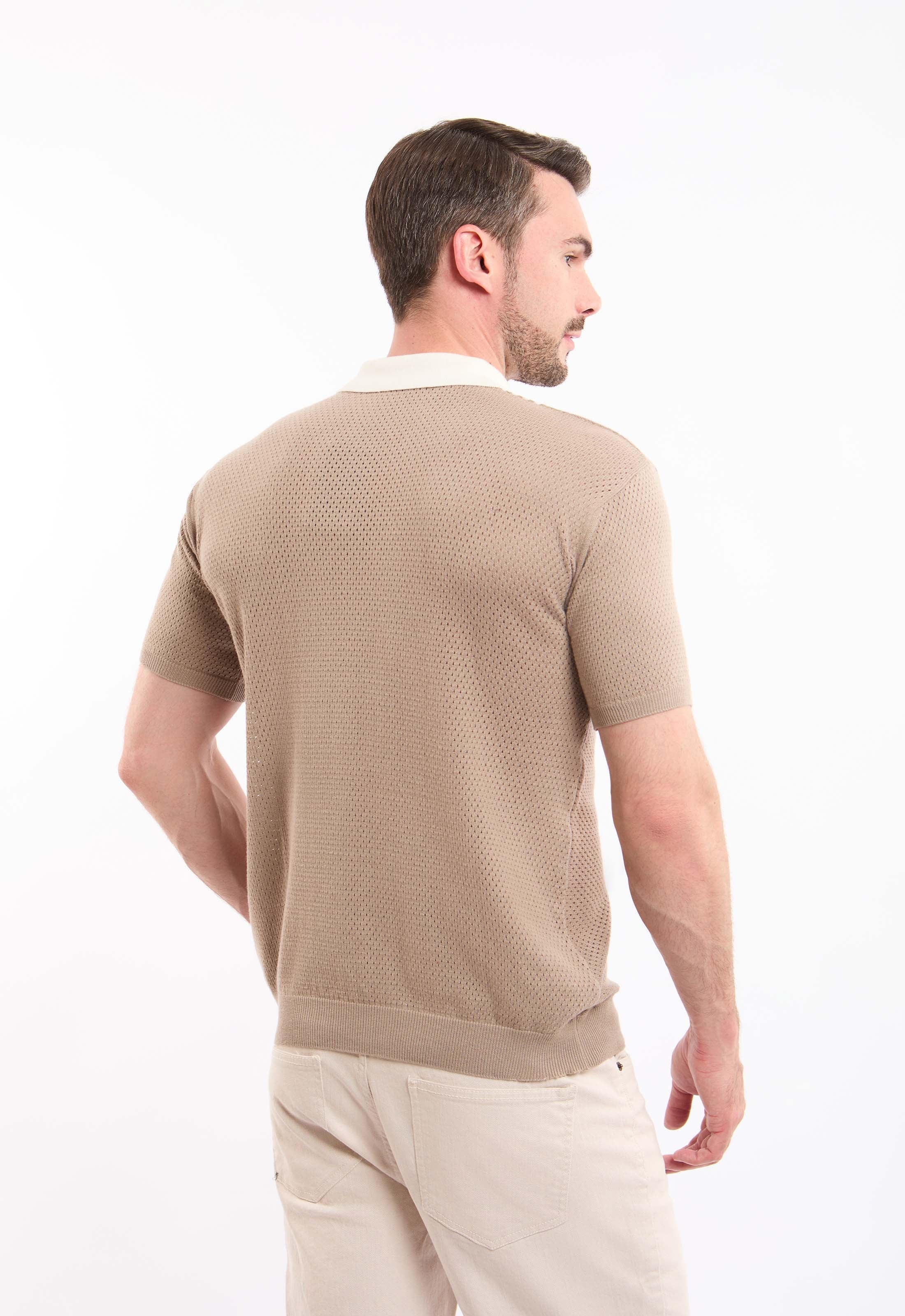 تيشيرت بولو مخرم بسوستة وأكمام قصيرة