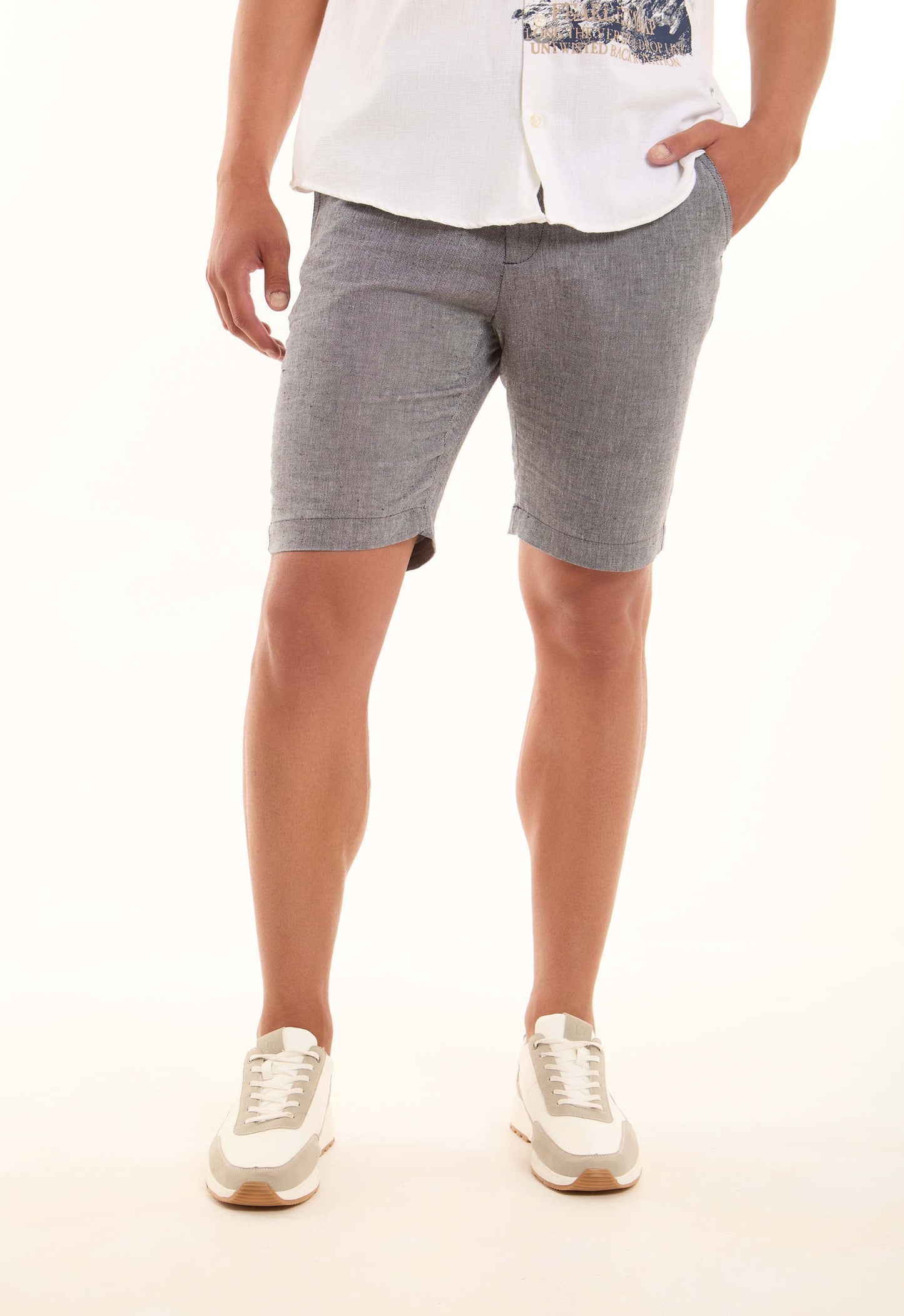 Elegant Linen Shorts with Side Pockets