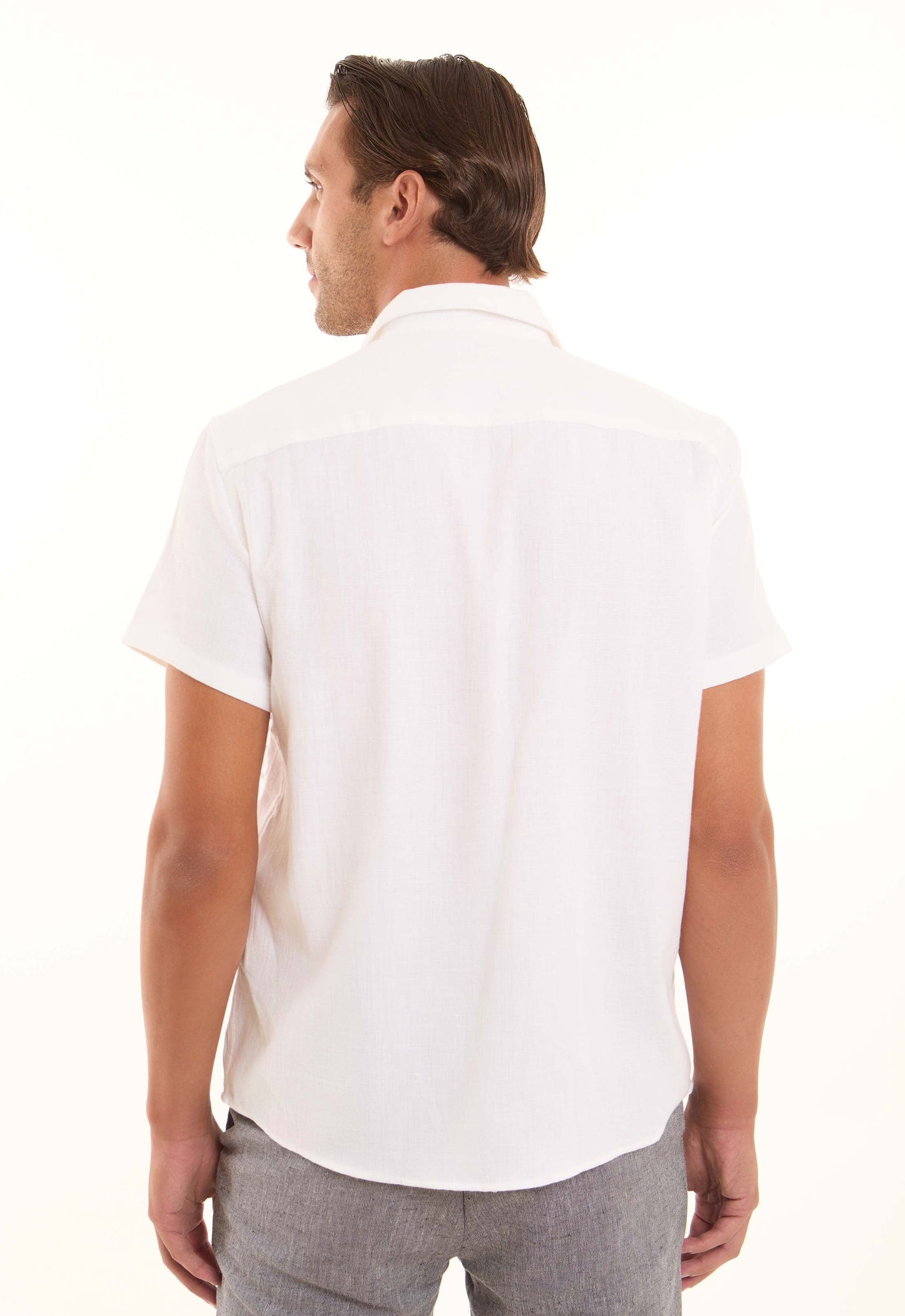 قميص مطبوع بقصة عادية وياقة كلاسيكية