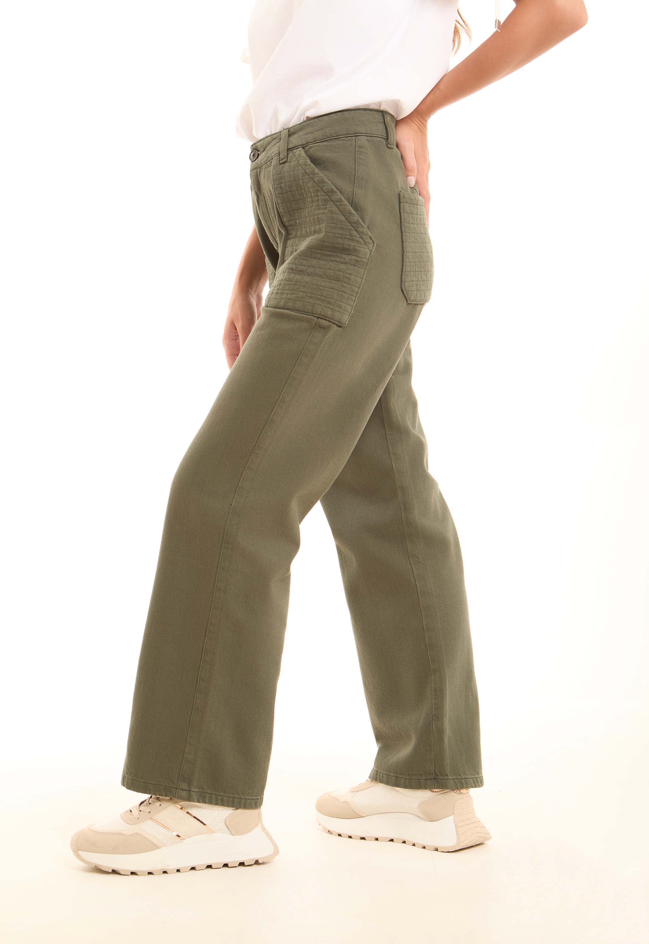 بنطلون قطن بوسط مرتفع وجيوب مبطنة كبيرة