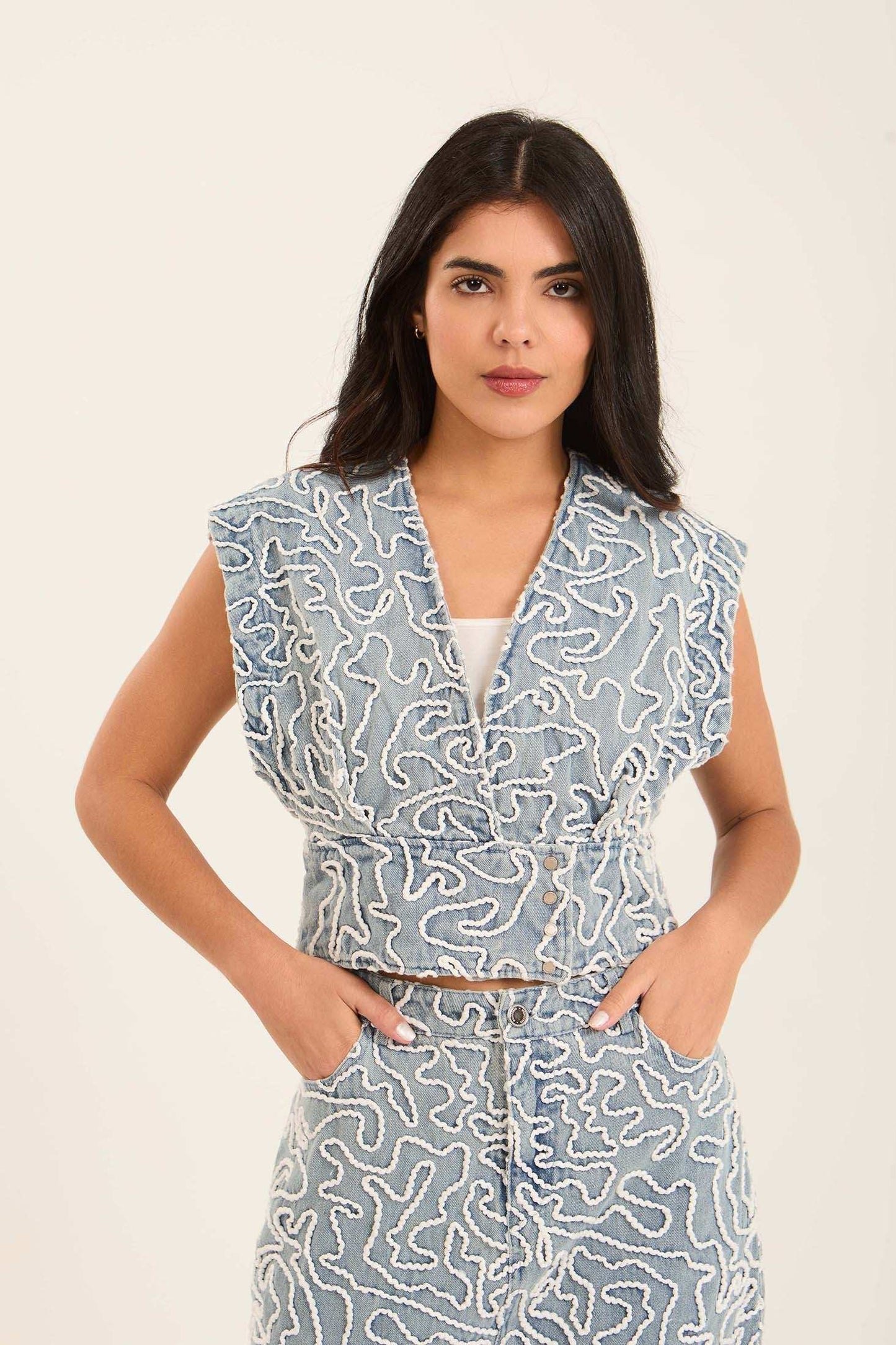 Cap Sleeves Squiggle Pattern Denim Vest