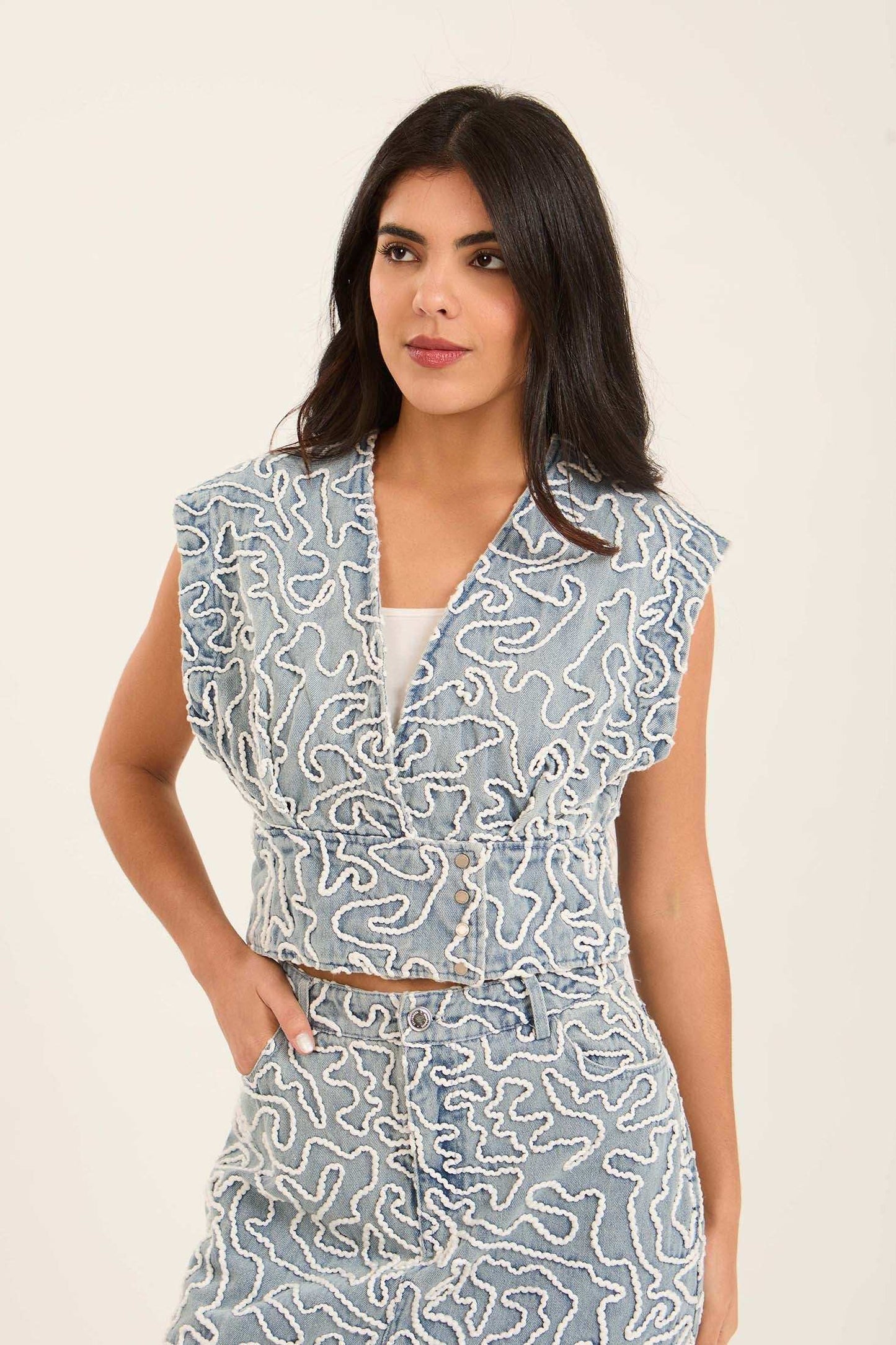 Cap Sleeves Squiggle Pattern Denim Vest