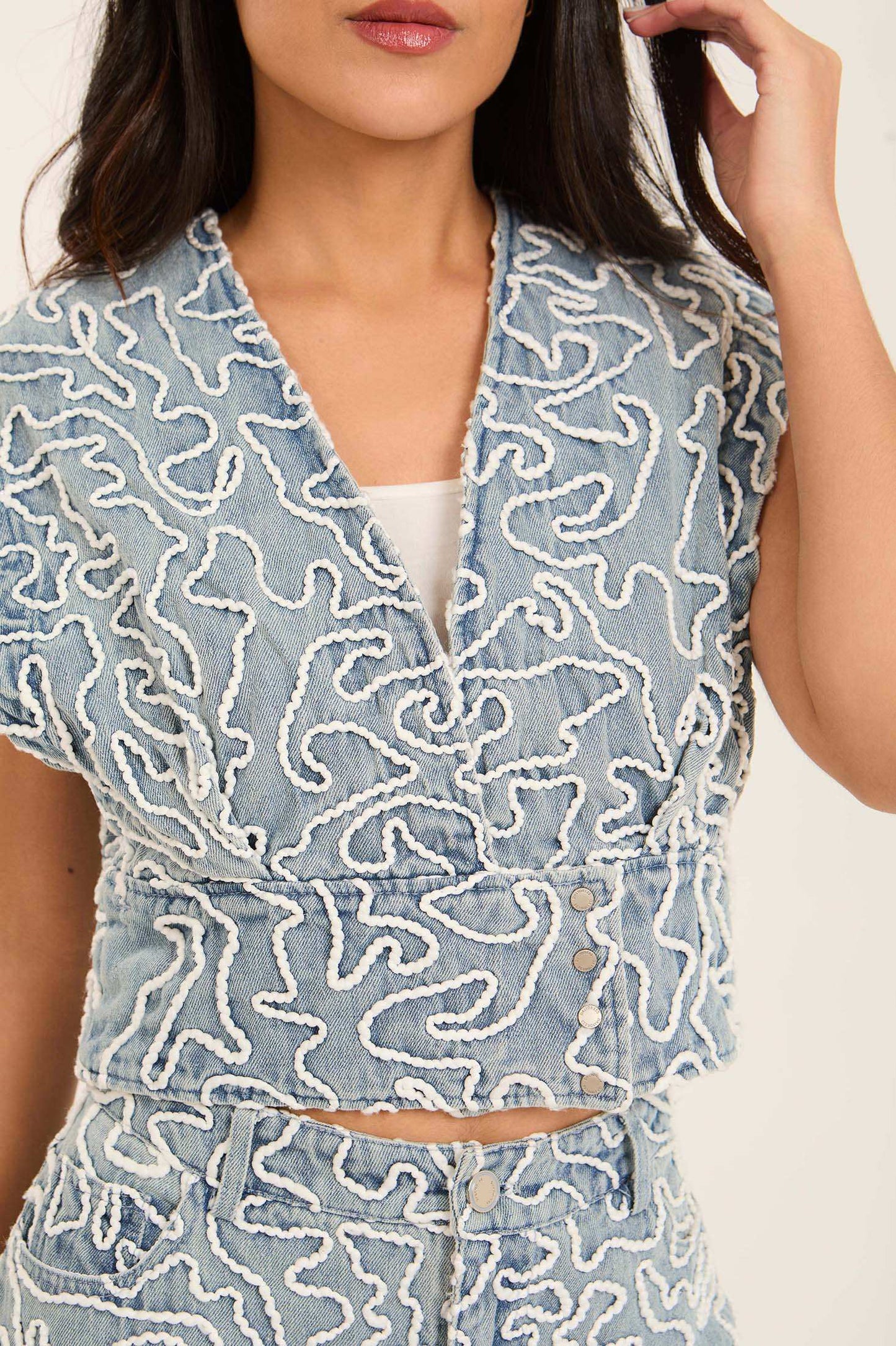Cap Sleeves Squiggle Pattern Denim Vest
