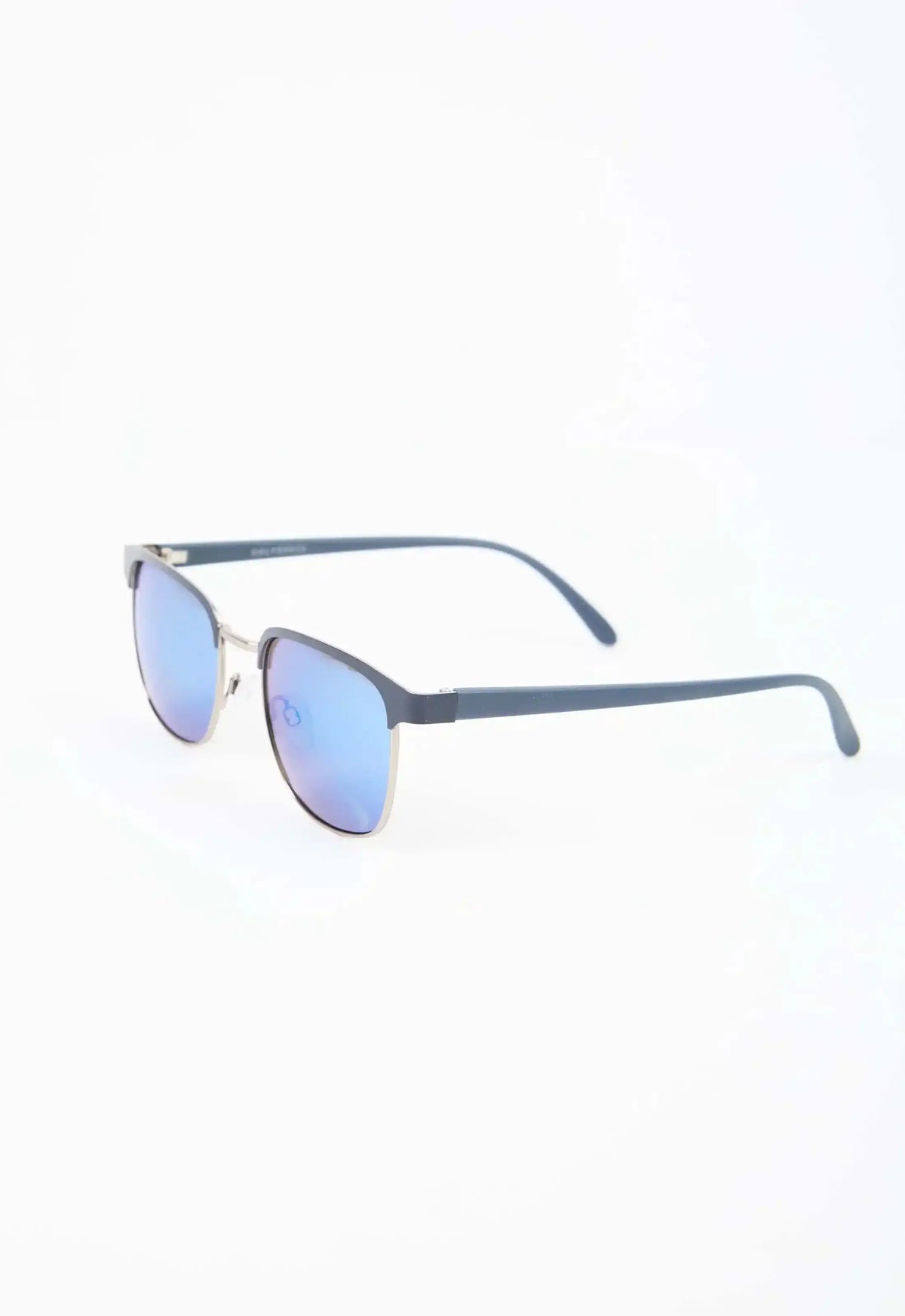 Fashionable Mirrored Lenses Sunglasses