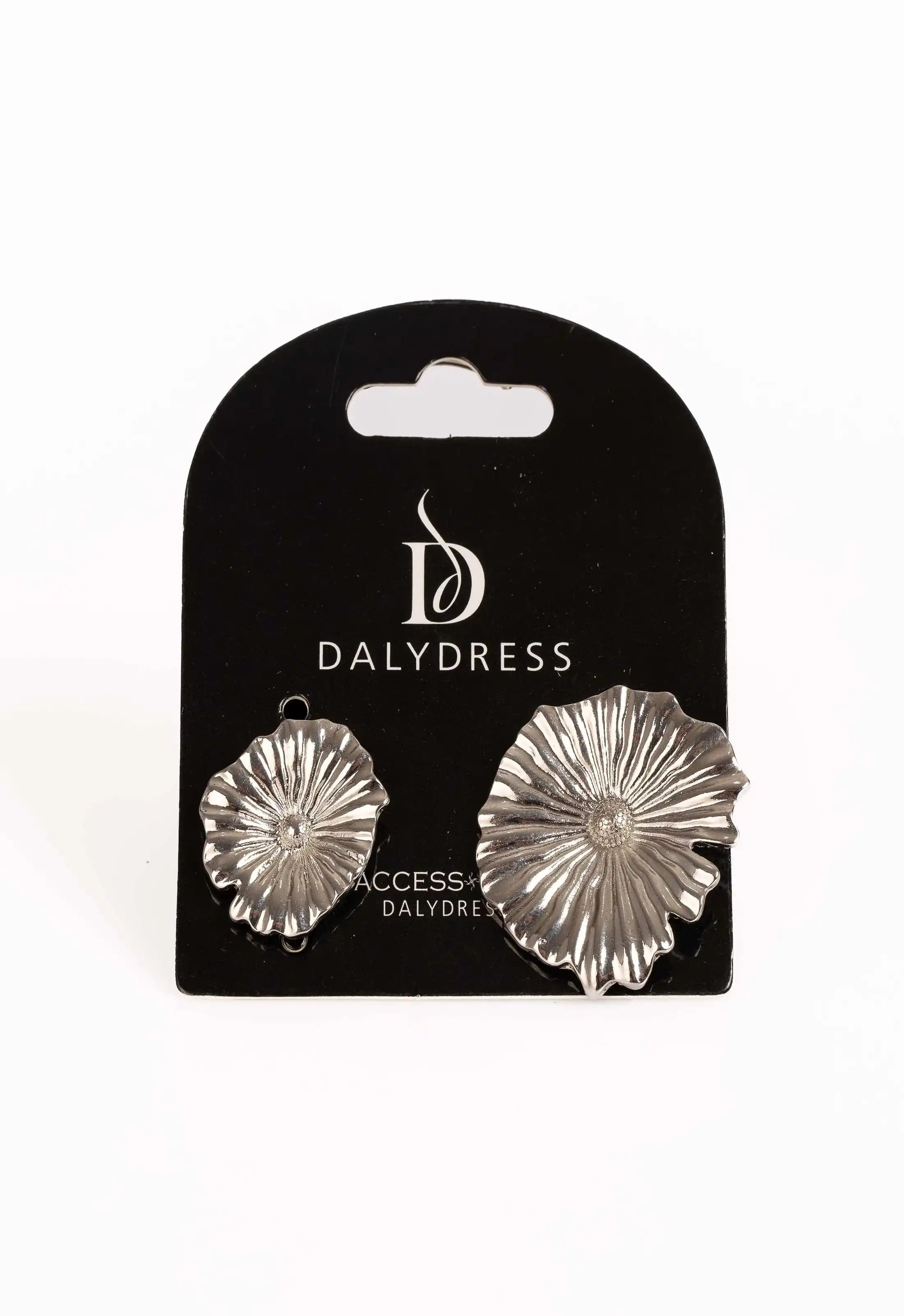 أقراط بنمط أوراق ملمسة