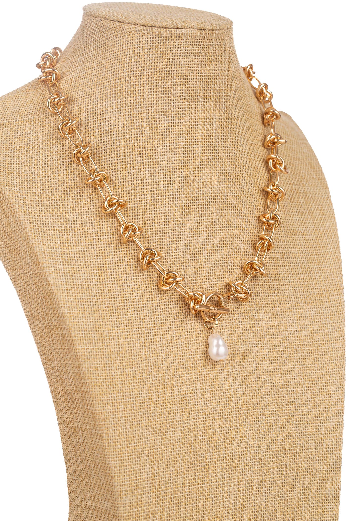 عقد سلسلة رقيقة مع قلادة من اللؤلؤ