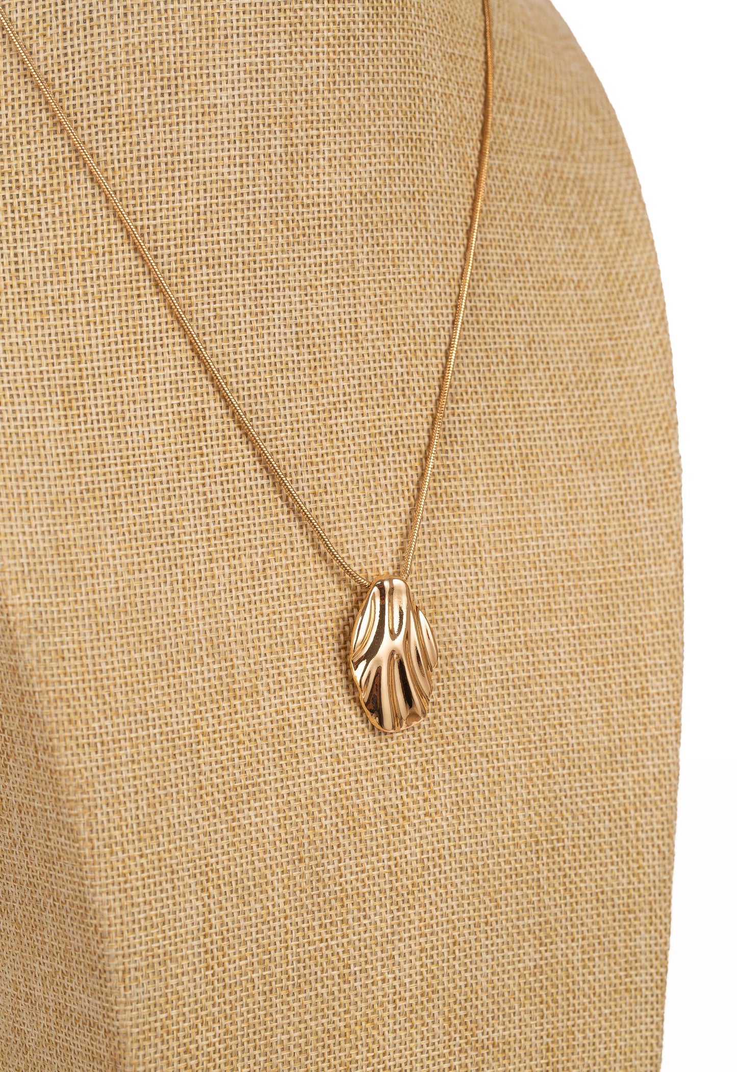 Minimalist Pendant Necklace