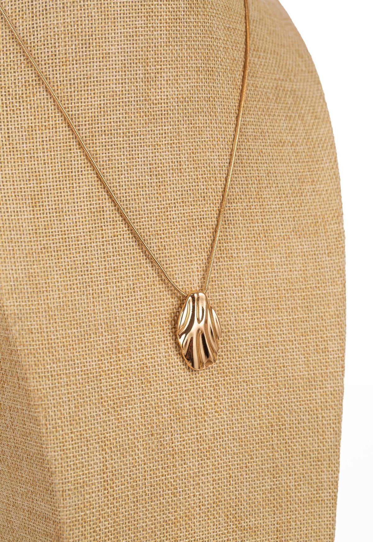 Minimalist Pendant Necklace