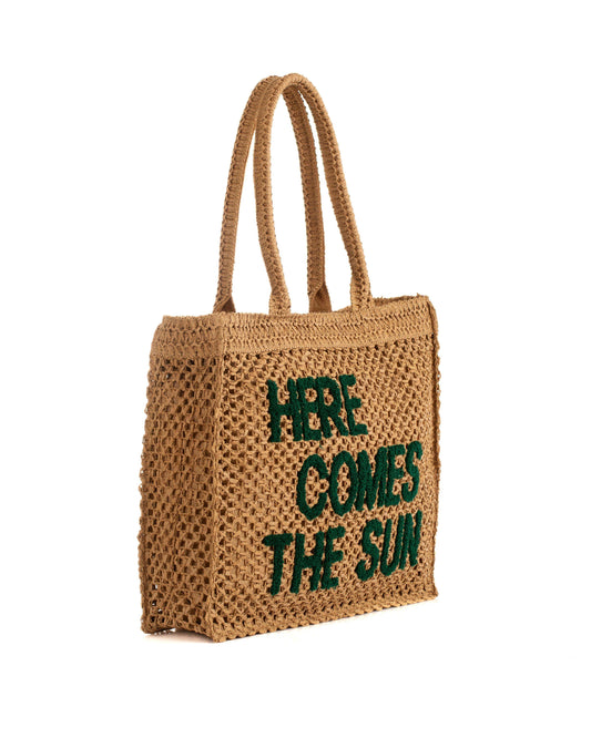 حقيبة شاطئ كروشيه مطرزة بعبارة "ها هي الشمس قادمة"