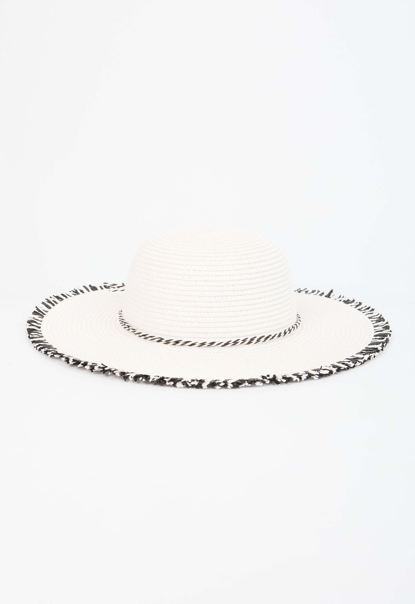 قبعة قش مرصعة بالخرز مصنوعة يدويا