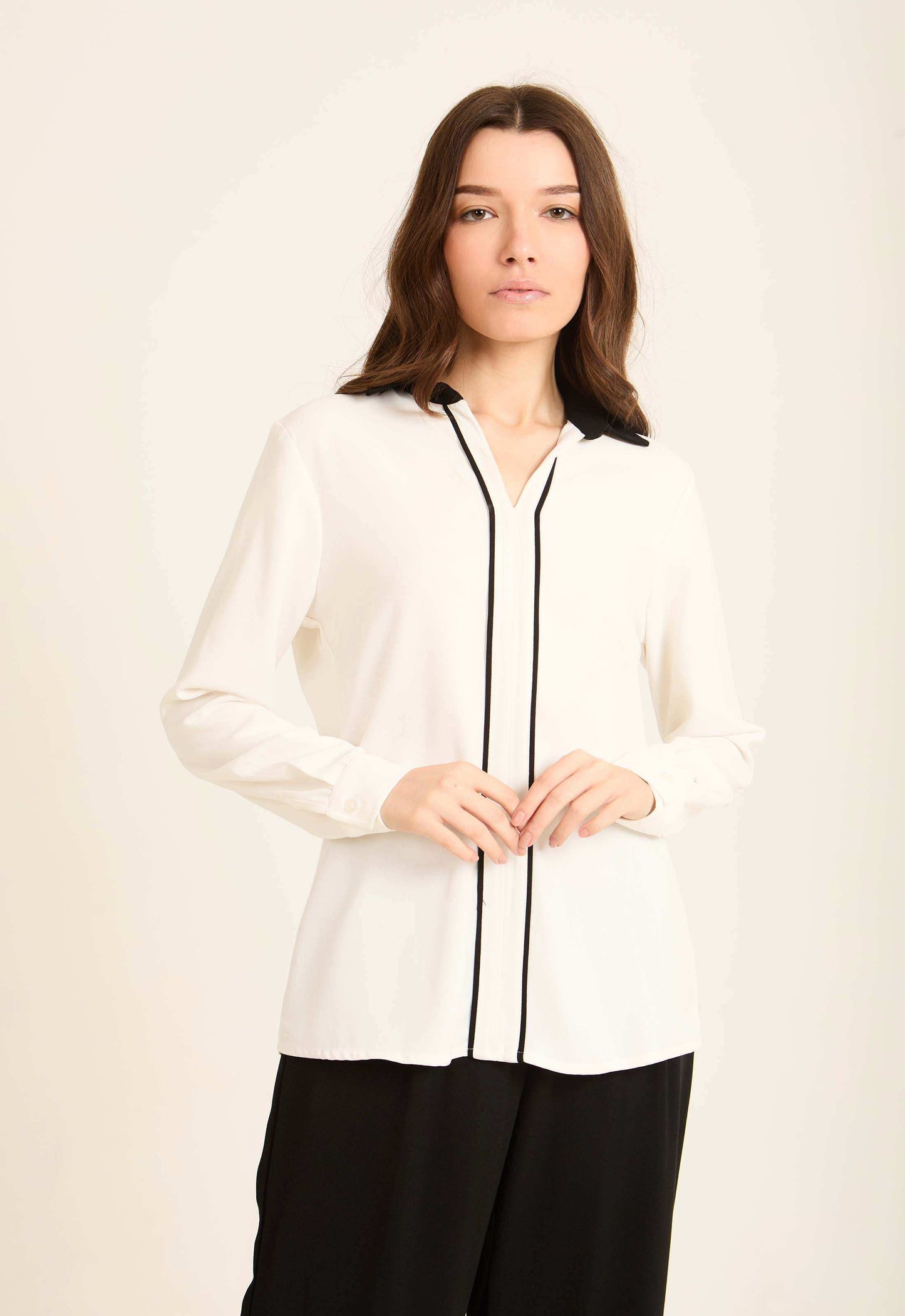 Contrast Trim V-Neck Blouse