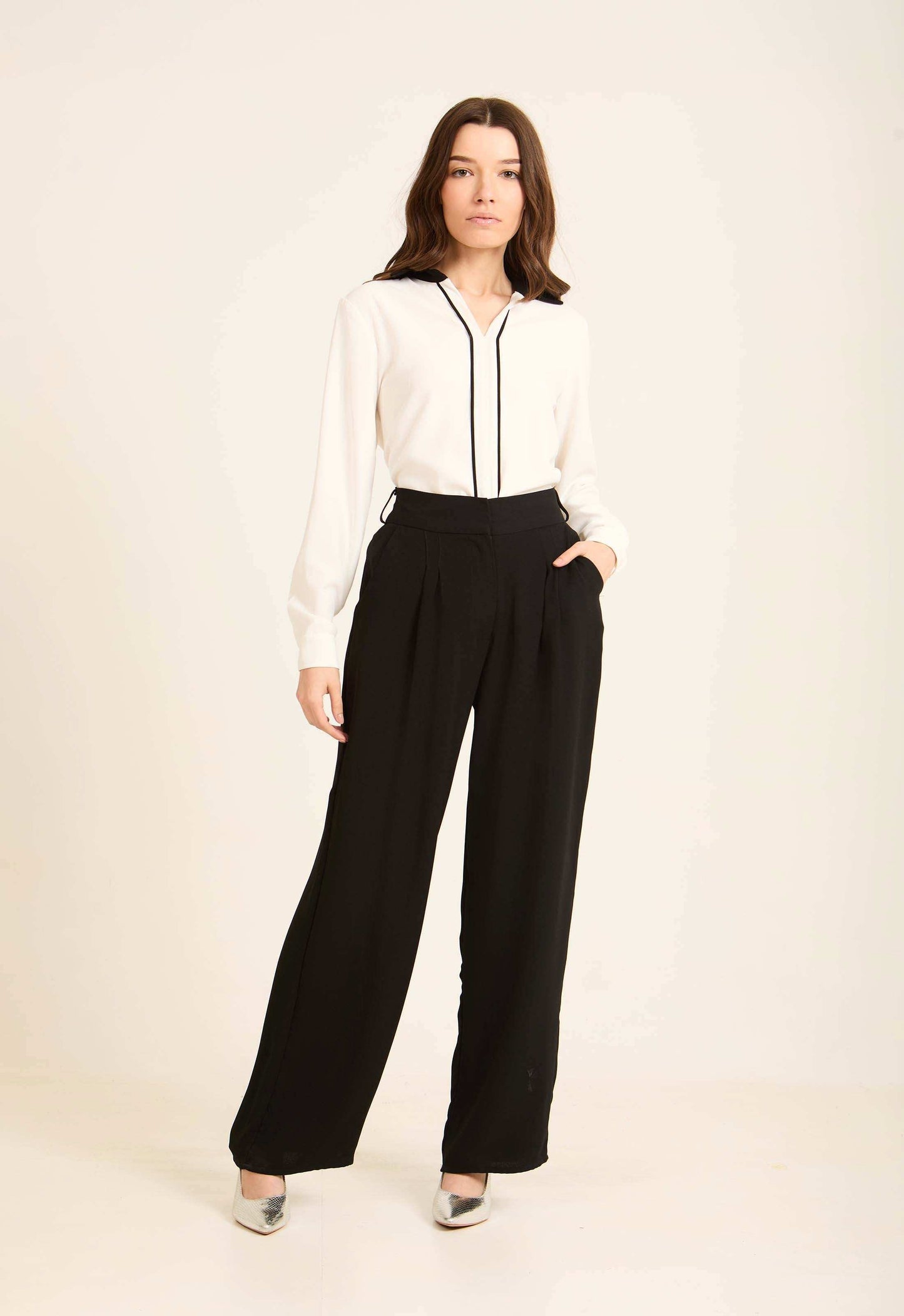 Contrast Trim V-Neck Blouse