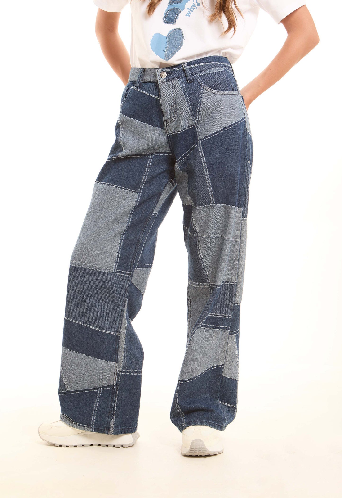 بنطلون دنيم واسع الساقين بتفاصيل