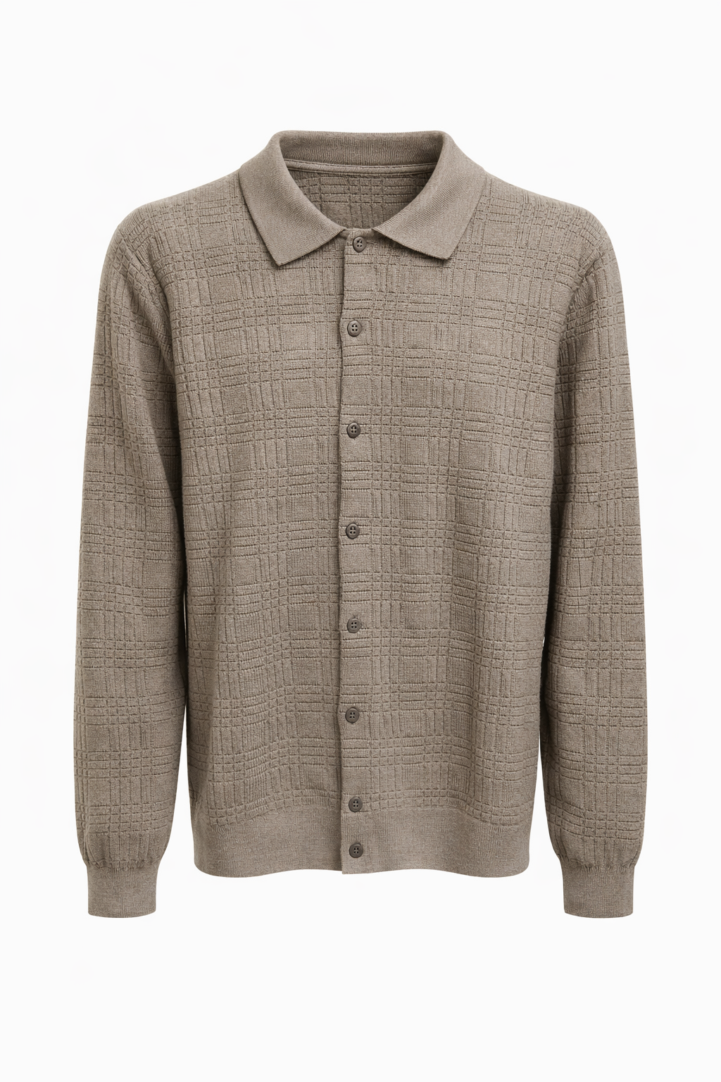 قميص محبوك بأزرار وملمس مميز