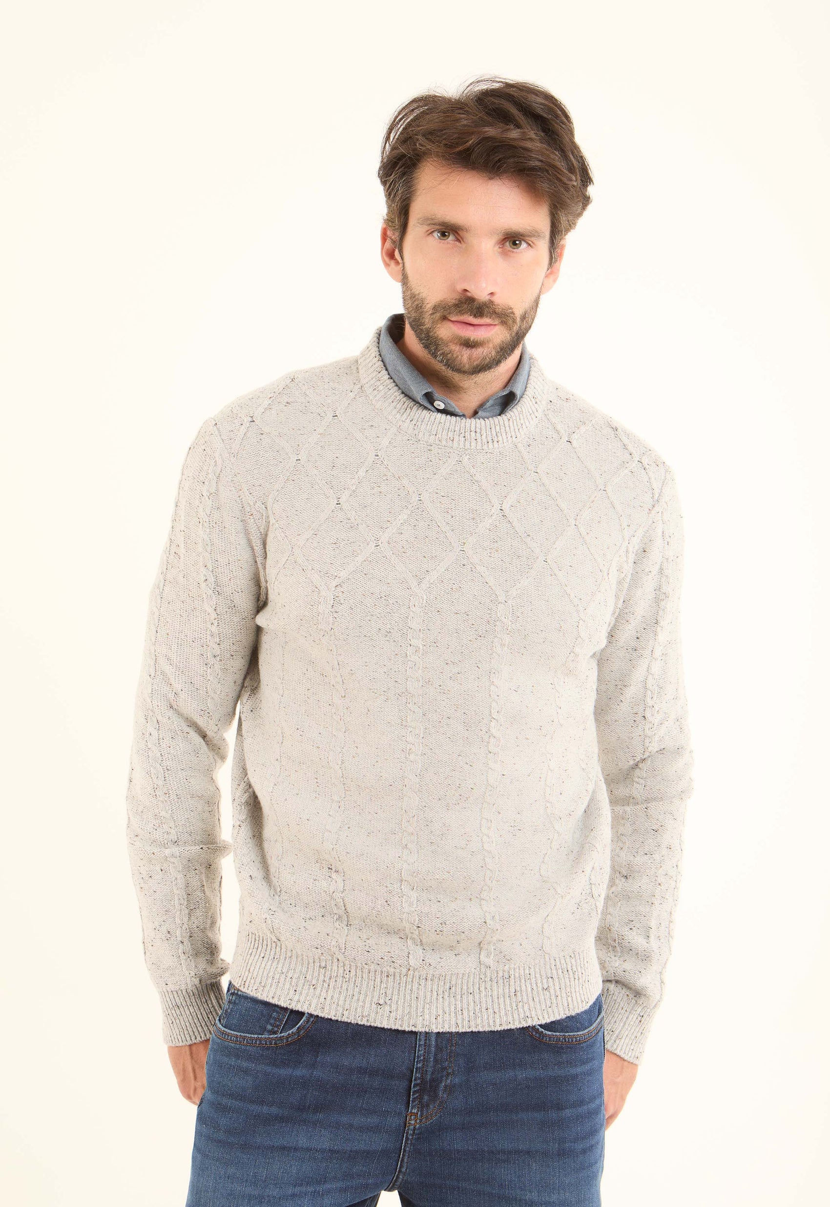 Knitted Diamond Round Neck Pullover with Flecks