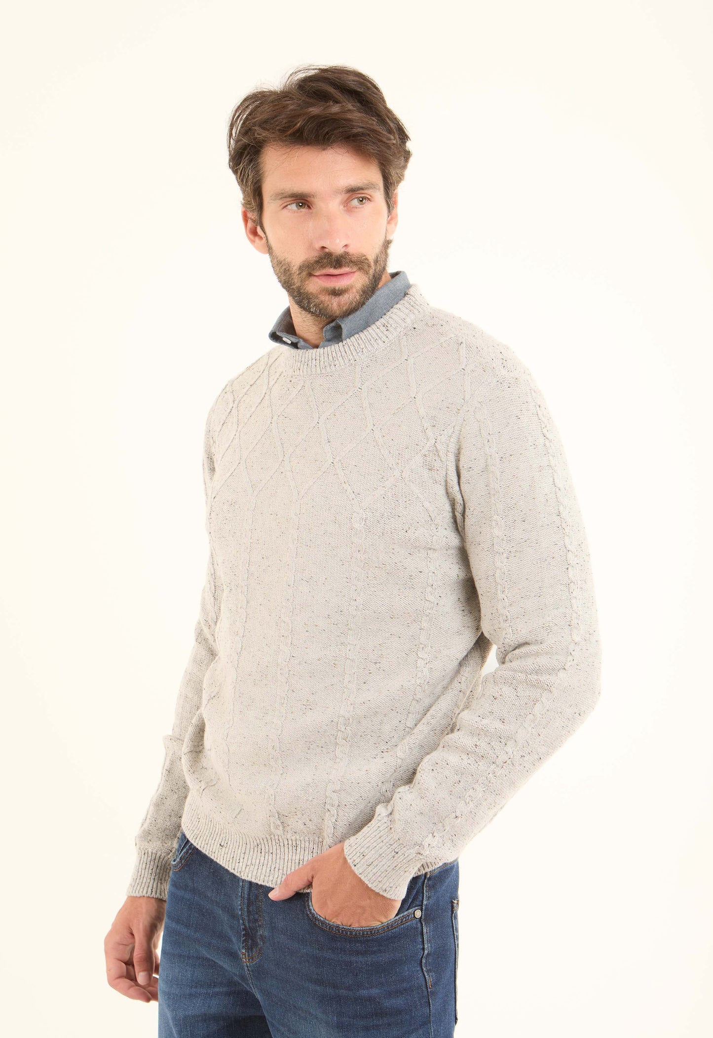 Knitted Diamond Round Neck Pullover with Flecks