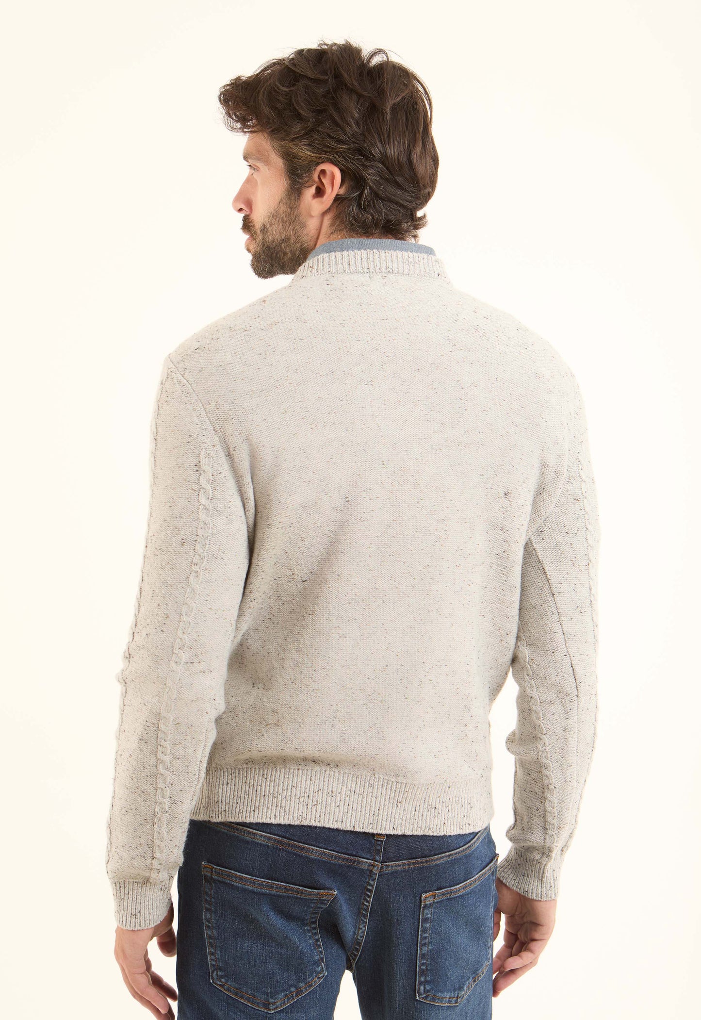 Knitted Diamond Round Neck Pullover with Flecks