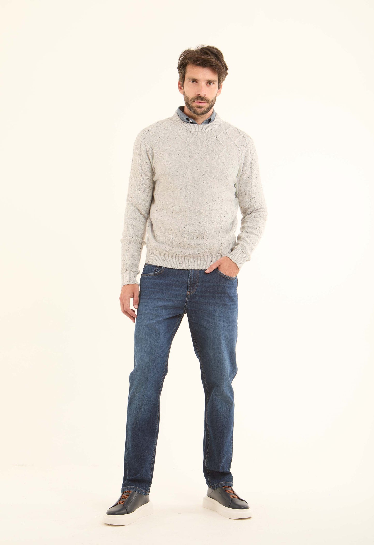 Knitted Diamond Round Neck Pullover with Flecks