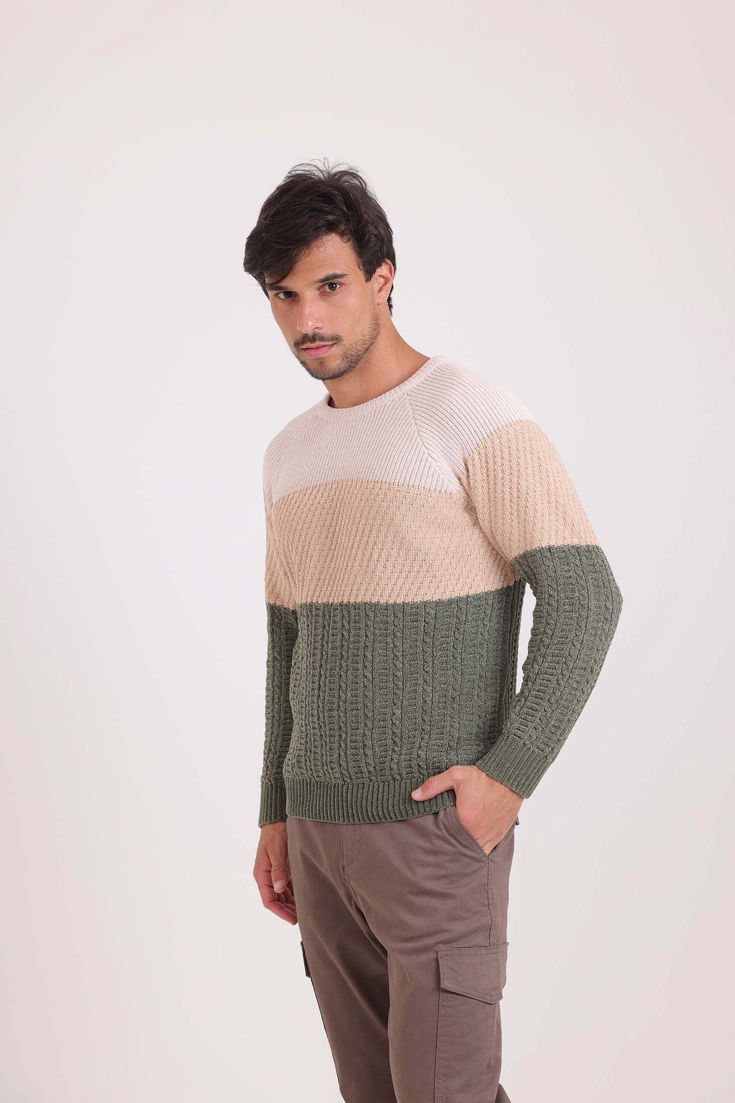 سويتر محبوك بثلاث ألوان