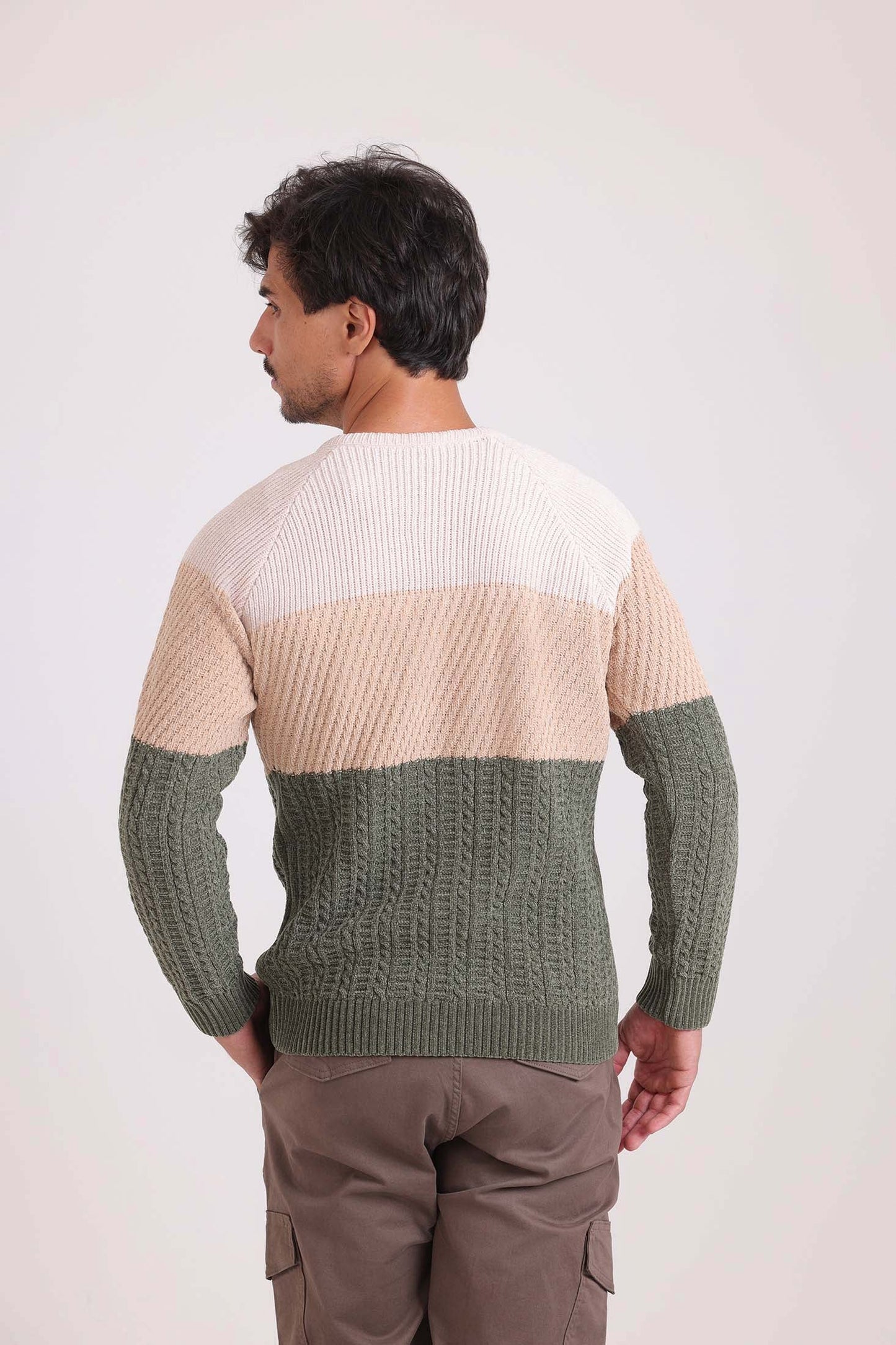 سويتر محبوك بثلاث ألوان