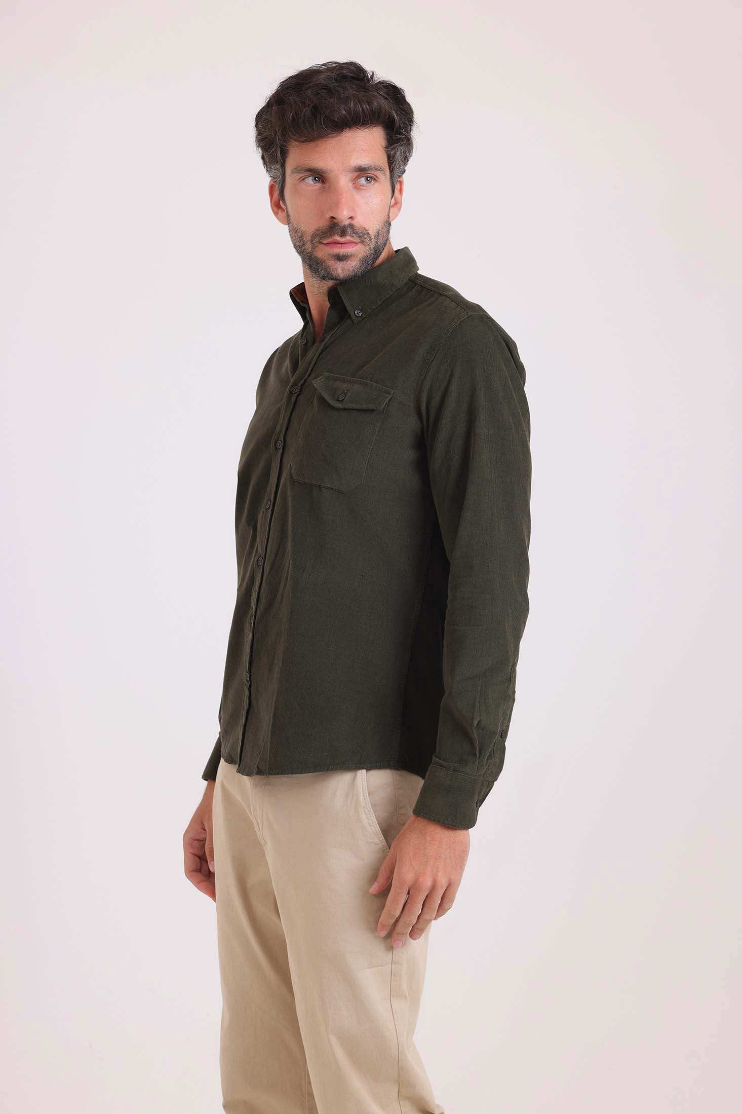 قميص قطن سادة بقصة عادية مع جيب بزرار