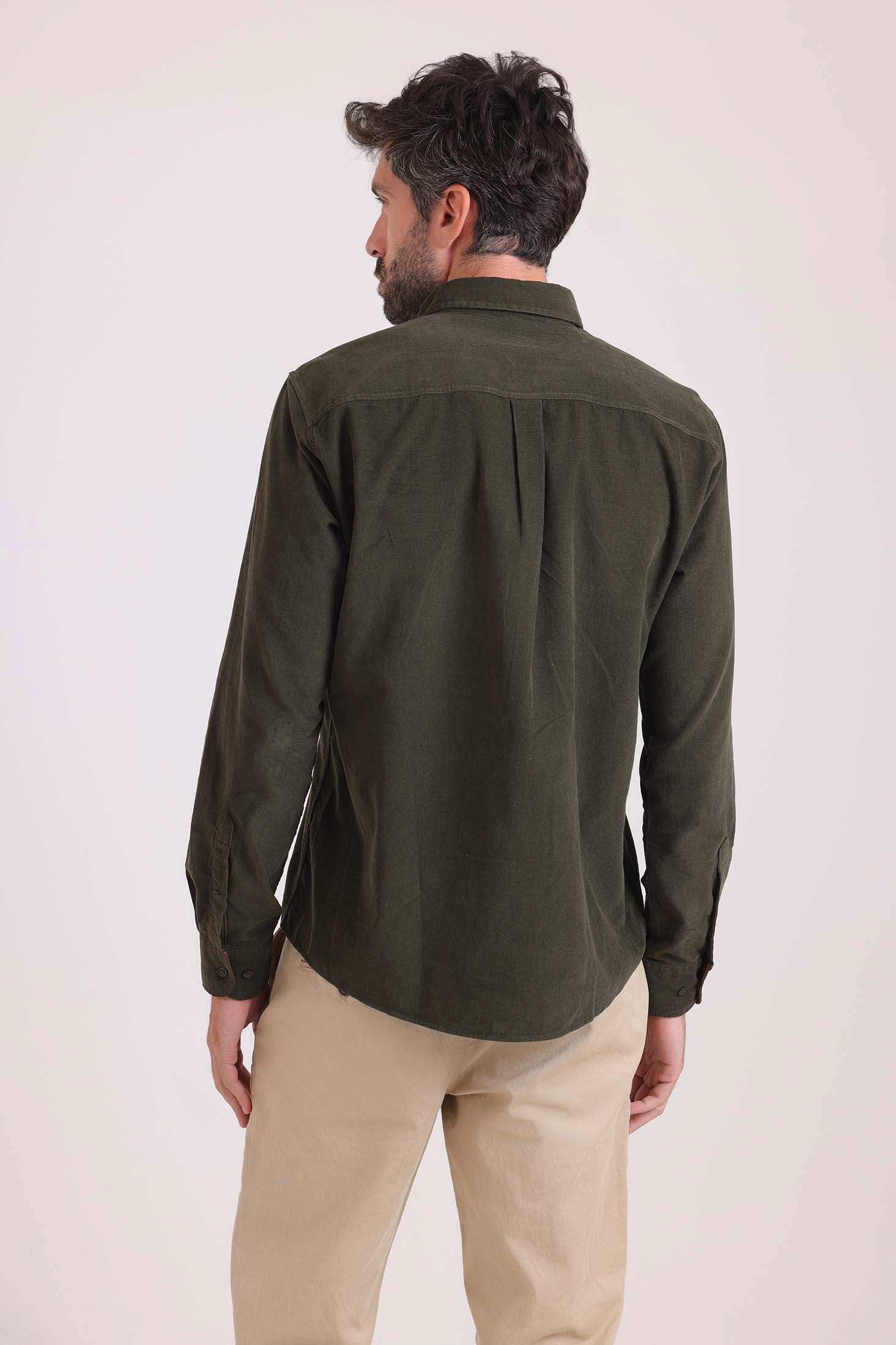 قميص قطن سادة بقصة عادية مع جيب بزرار