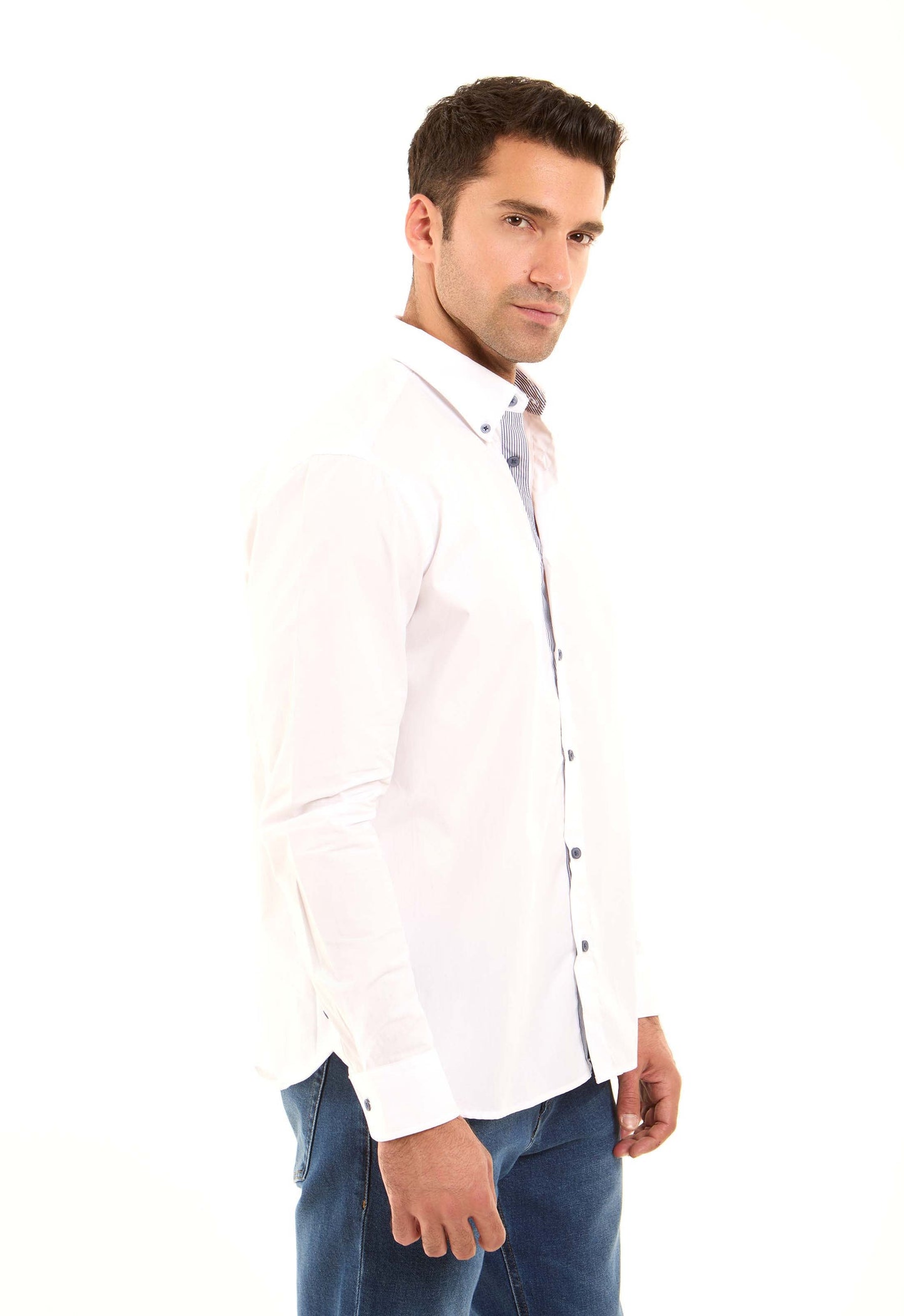 قميص كلاسيكي سادة برقبة مخططة