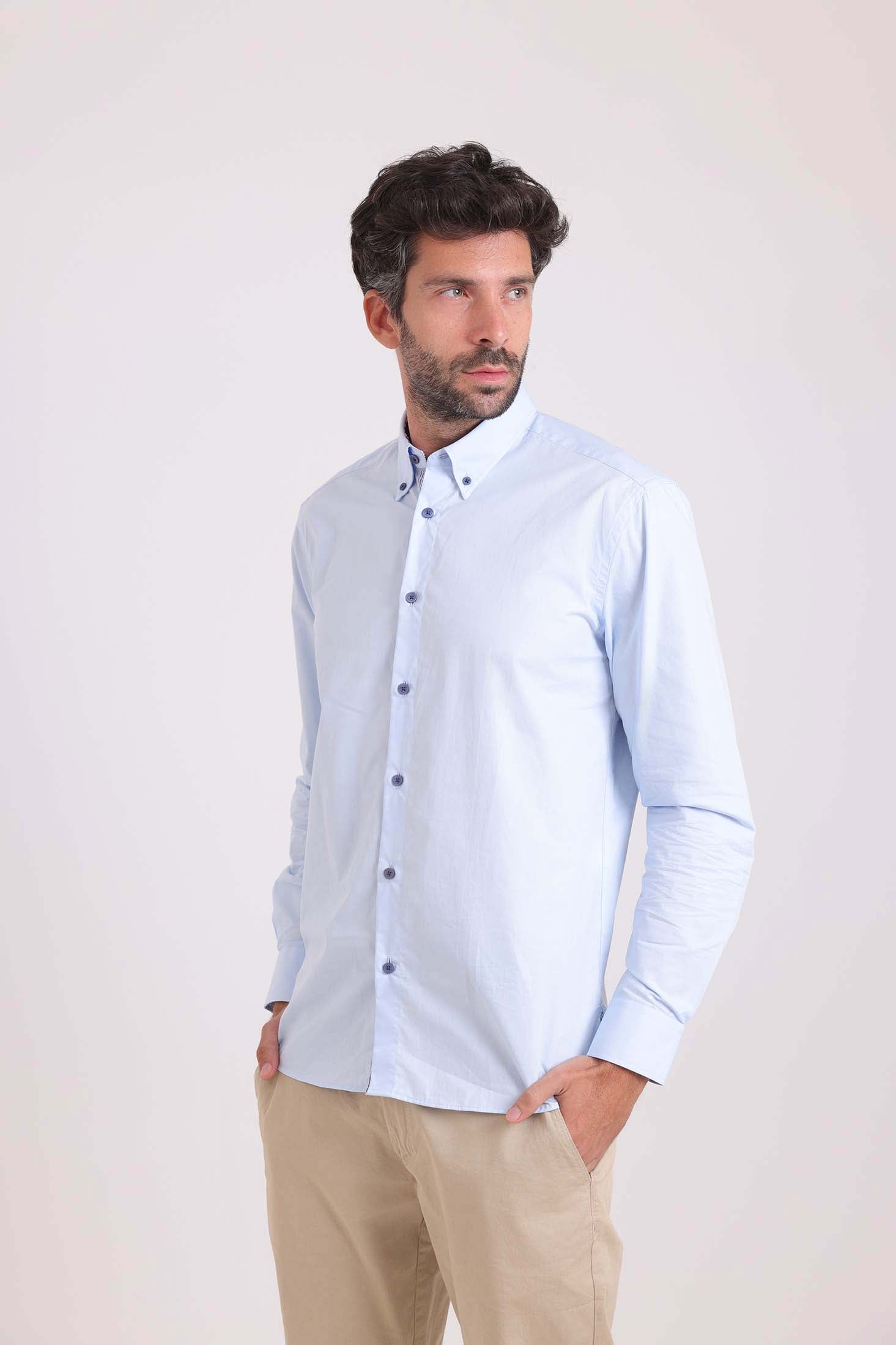 قميص كلاسيكي سادة برقبة مخططة