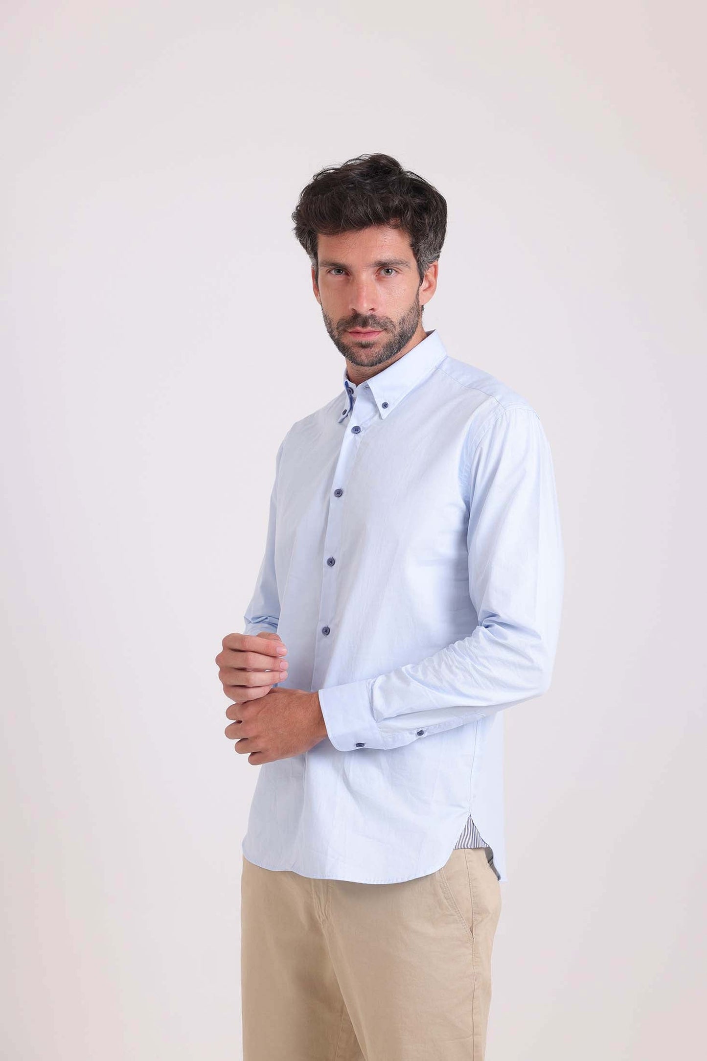 قميص كلاسيكي سادة برقبة مخططة