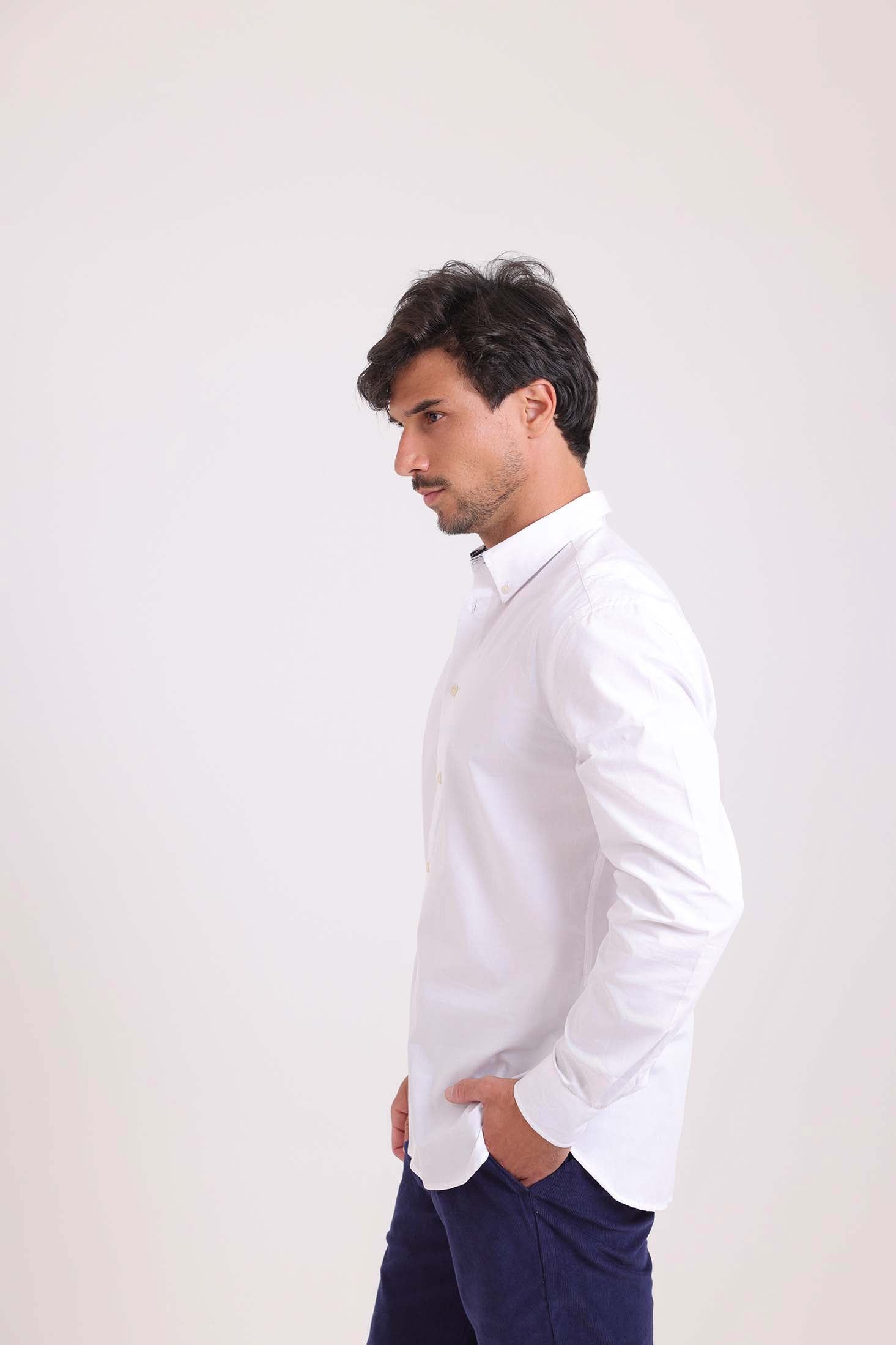 قميص سادة بأكمام طويلة وجيب