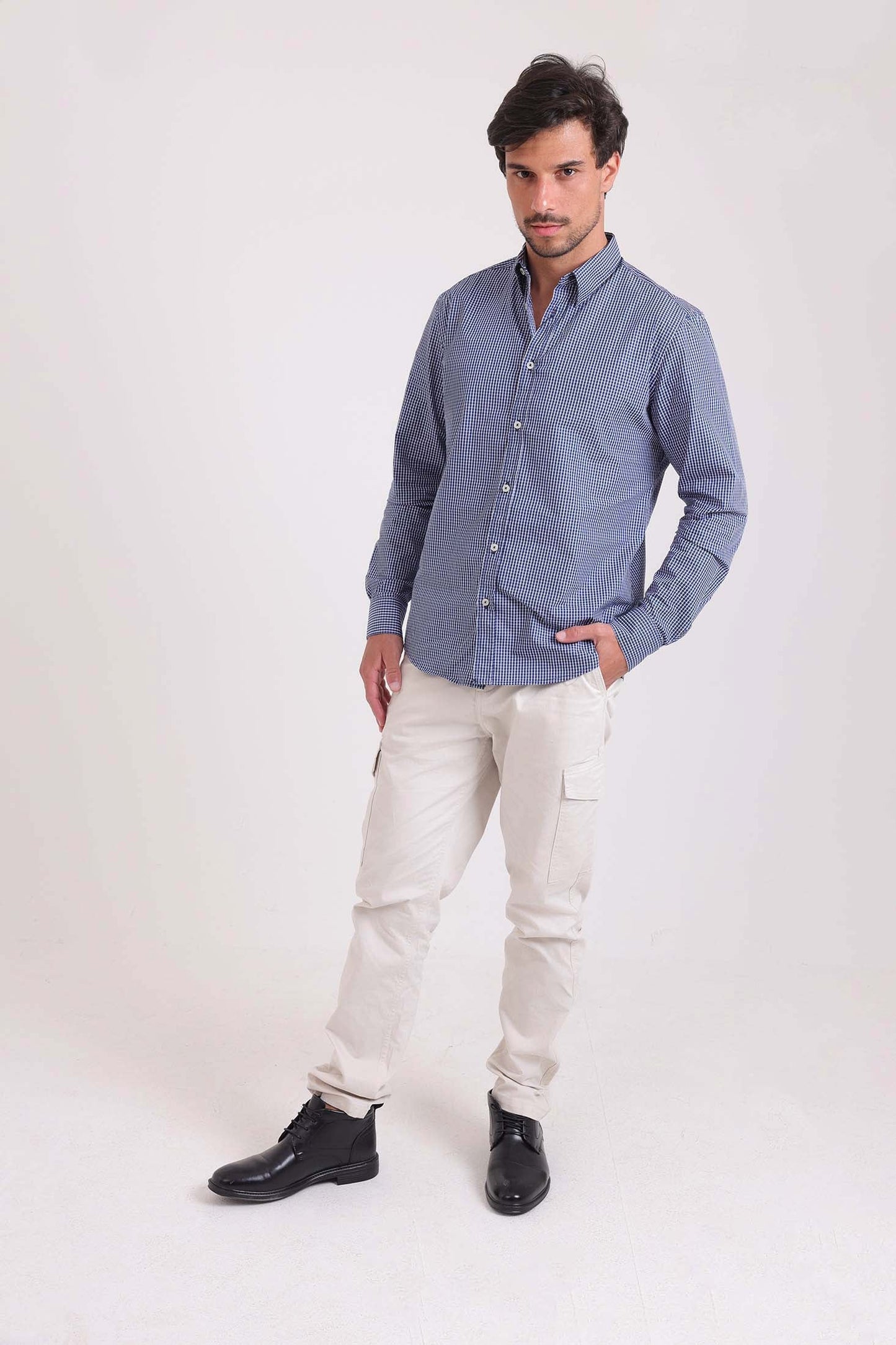 قميص كاجوال بنقشة مربعات صغيرة بقصة عادية