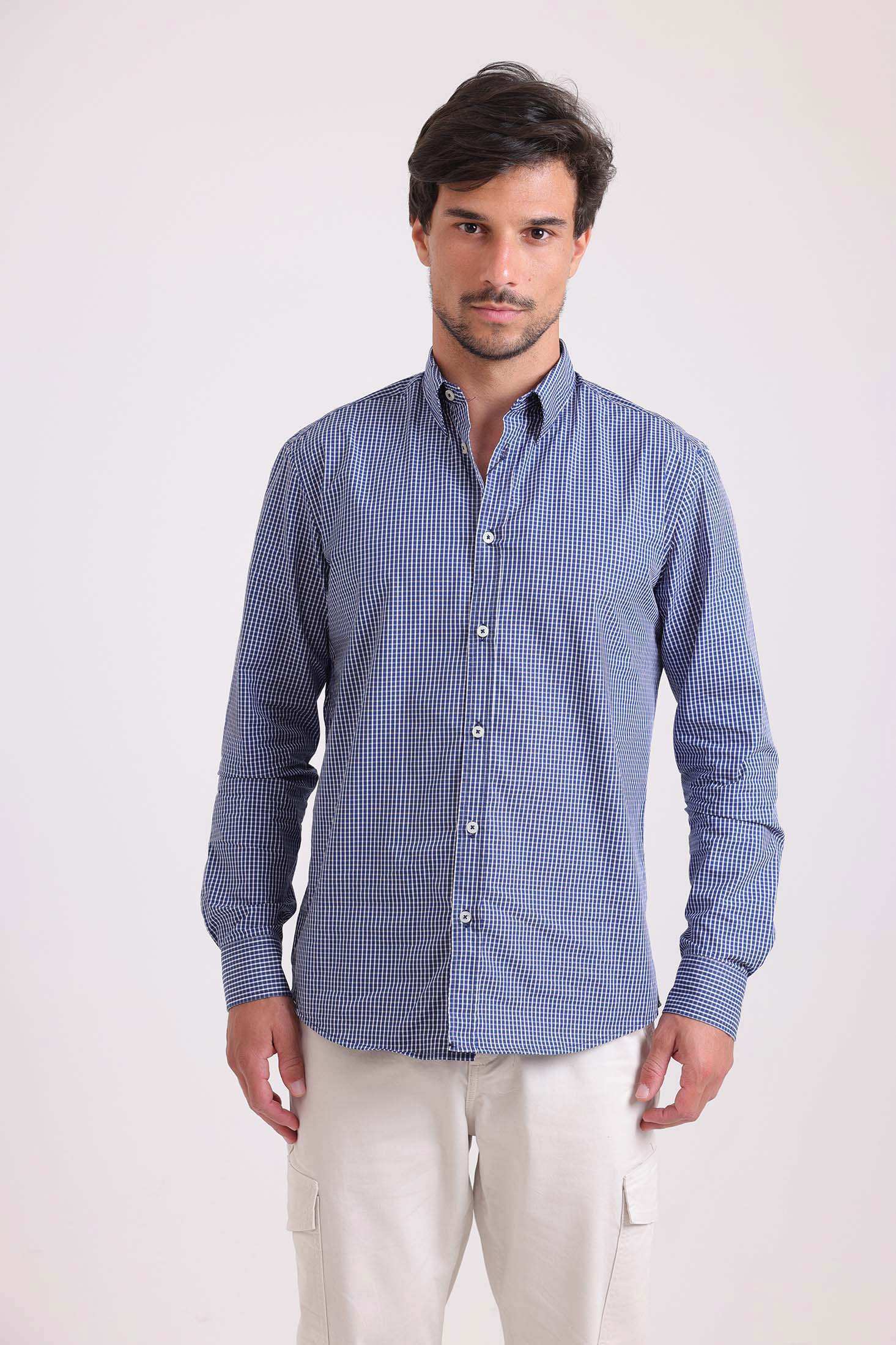 قميص كاجوال بنقشة مربعات صغيرة بقصة عادية