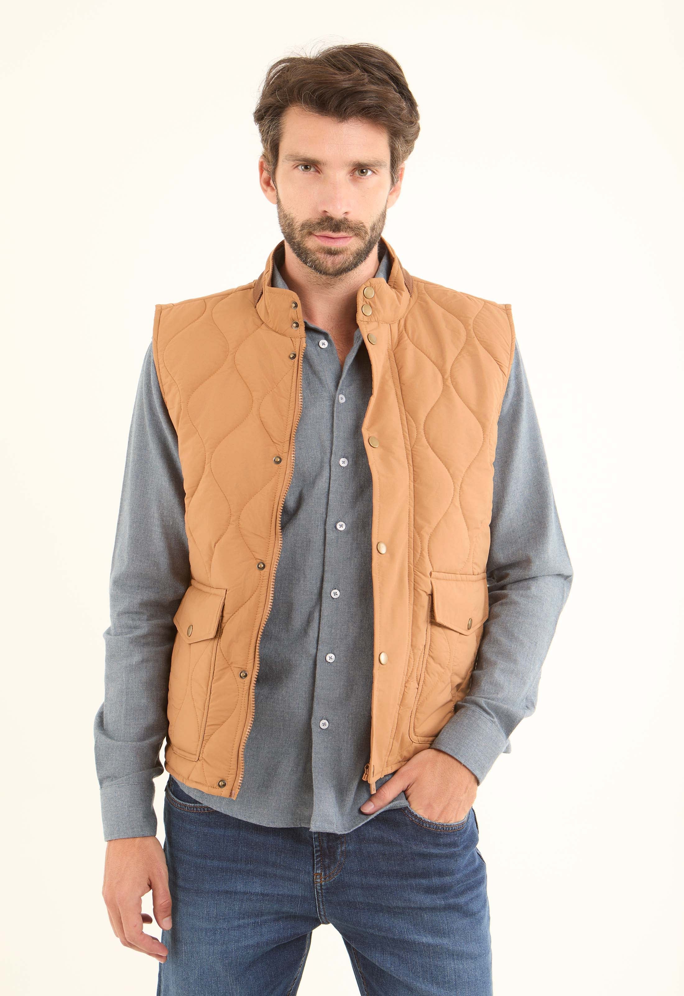 Sleeveless Quilted Vest with Buttoned Pockets