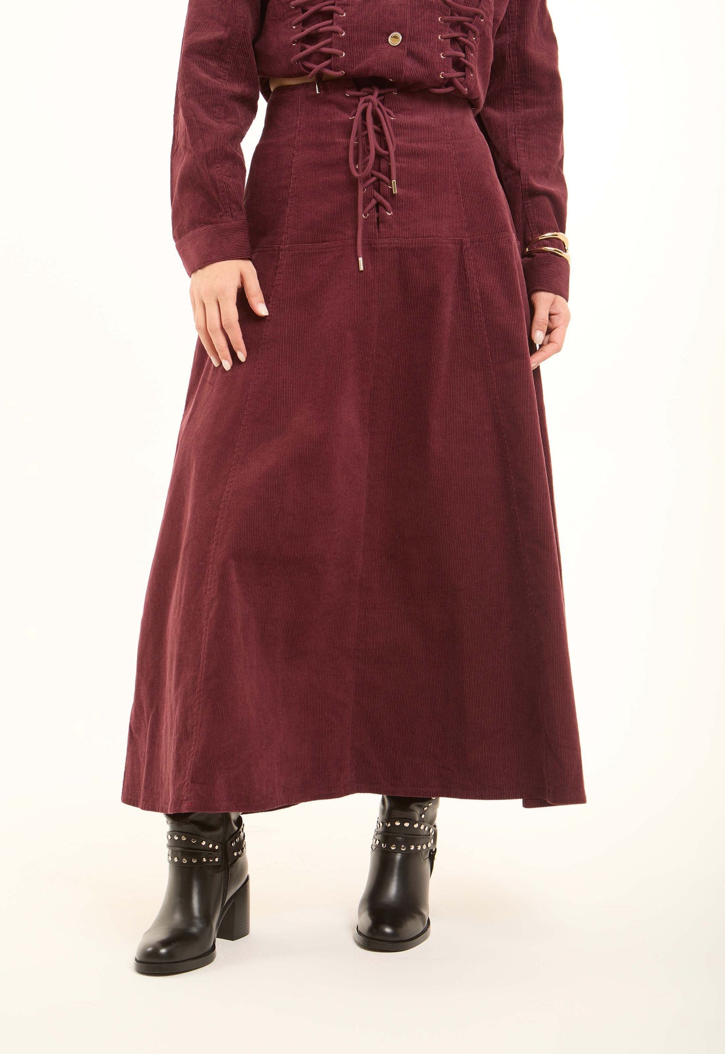 جيبة مضلعة برباط أمامي