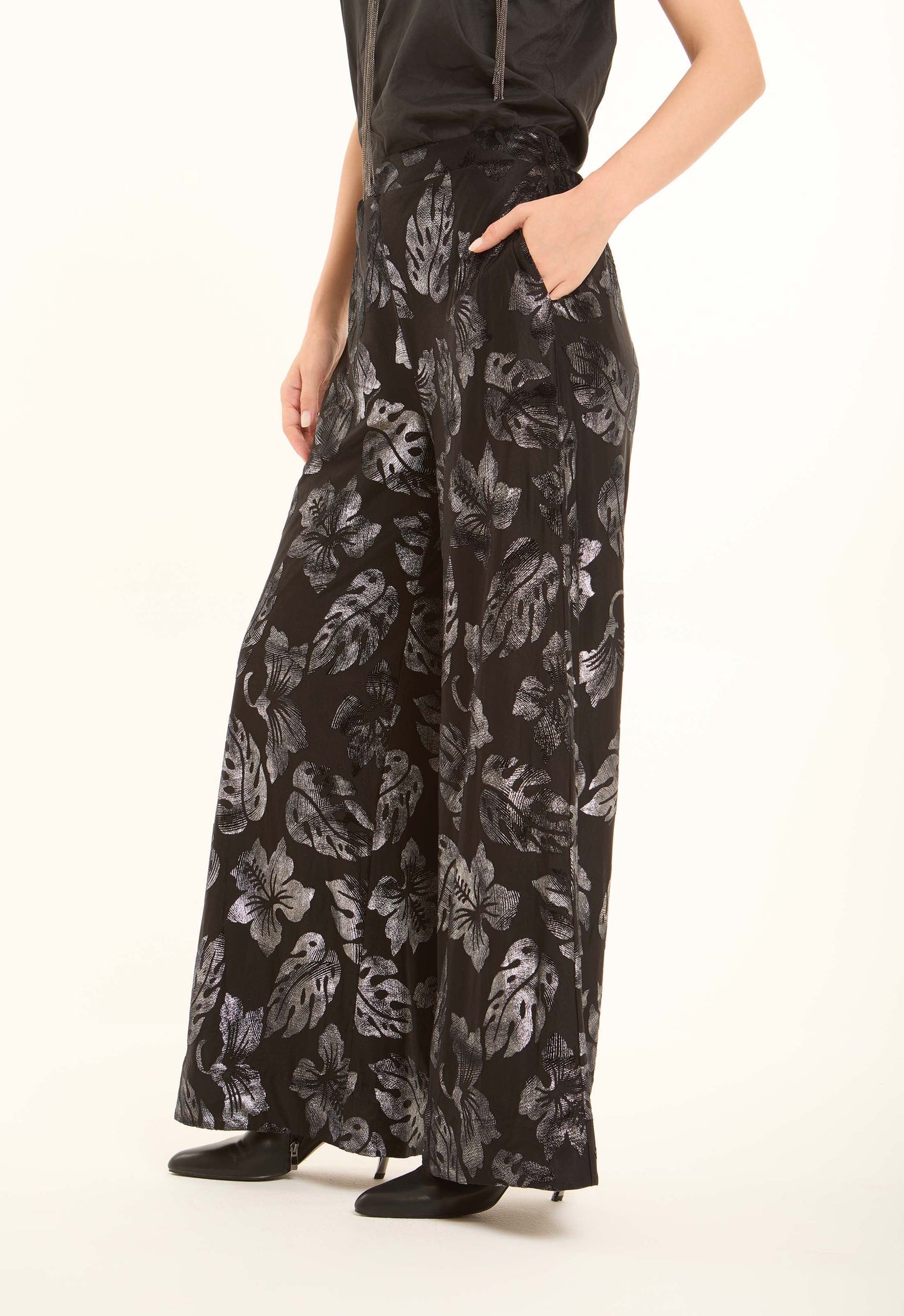 Leaf-Pattern Blend Wide-Leg Pants
