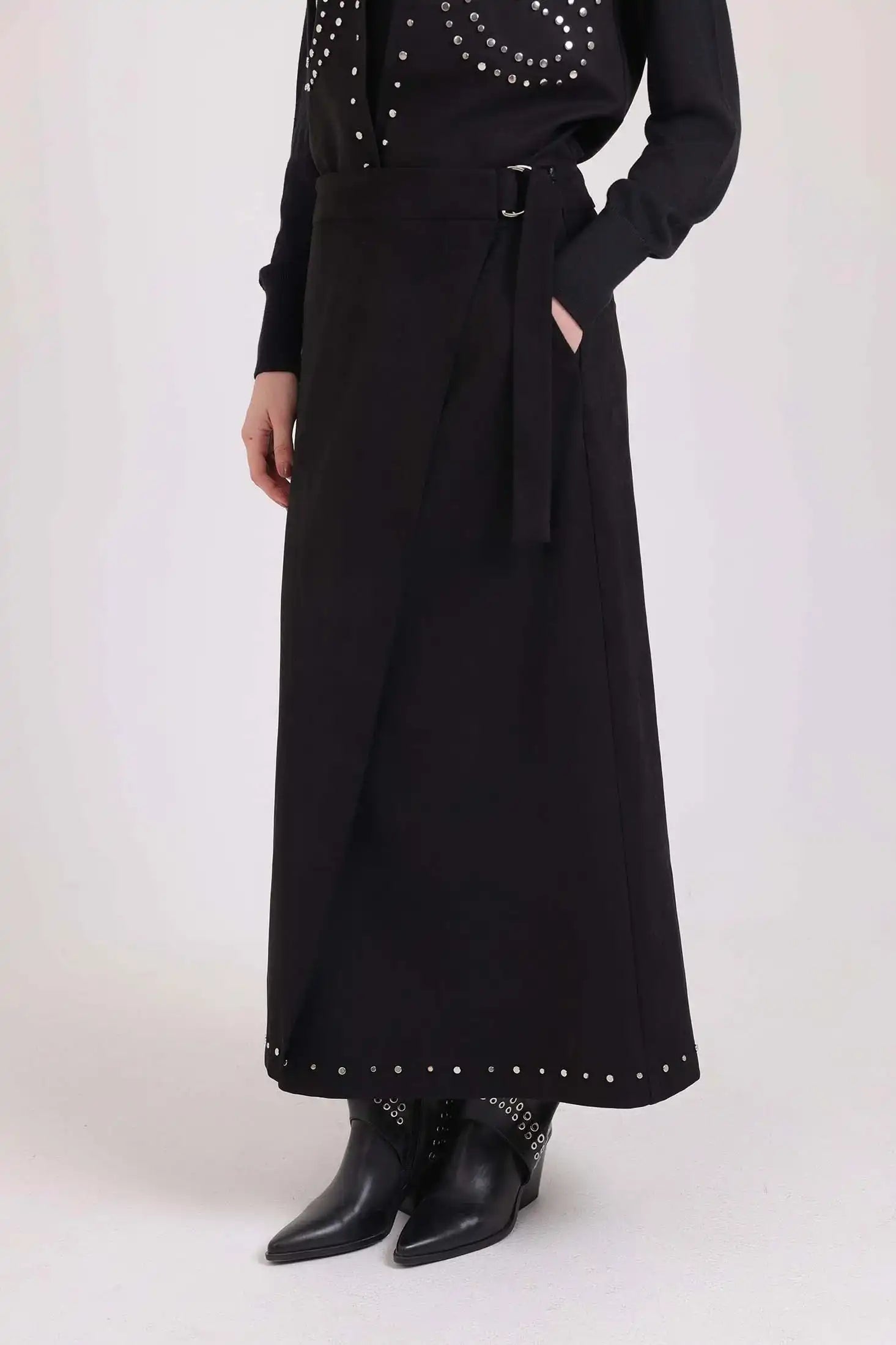 جيبة مريحة بحافة بتطريز معدني