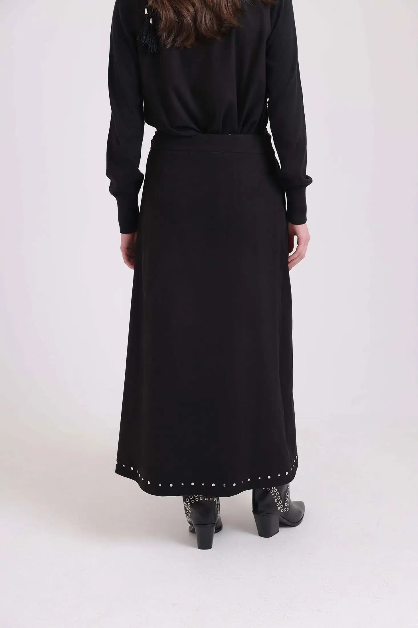 جيبة مريحة بحافة بتطريز معدني